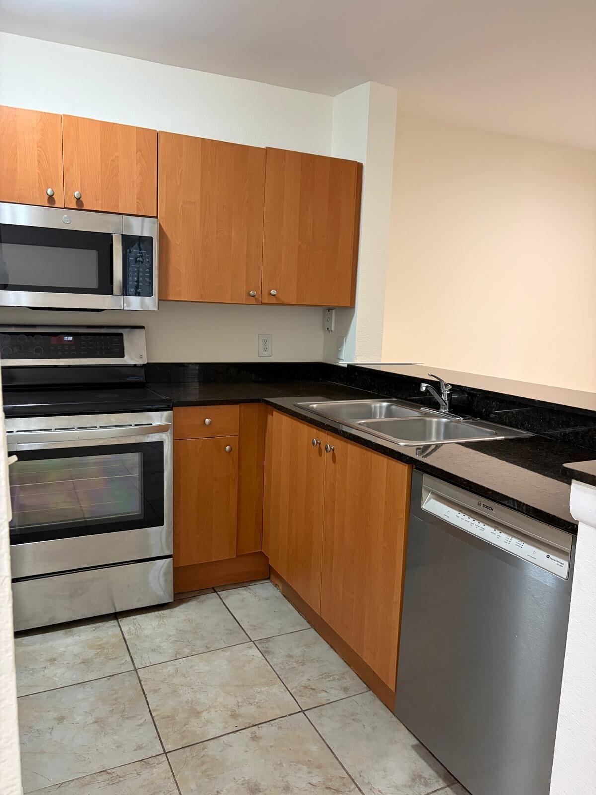 1825 Palm Cove Boulevard 7-105