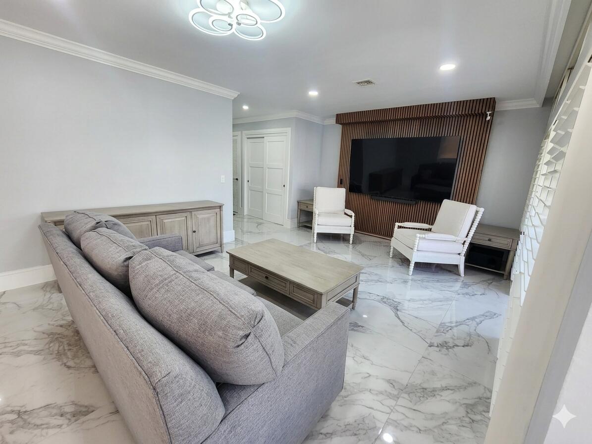 75 Venetian Drive D-11