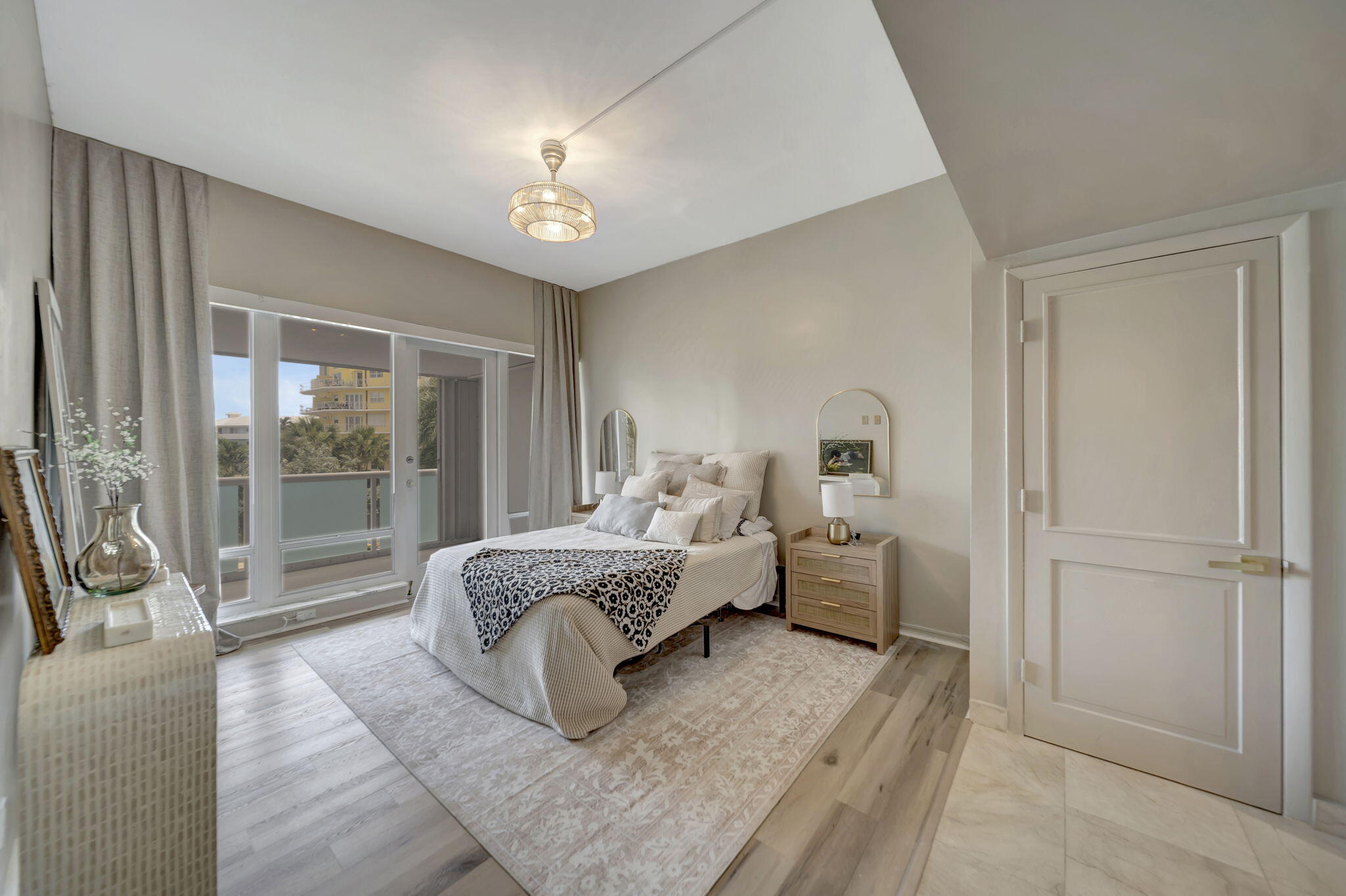 2100 S Ocean Lane 101-102