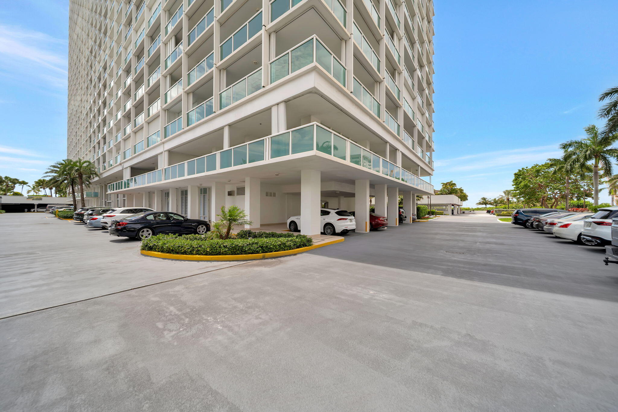 2100 S Ocean Lane 101-102