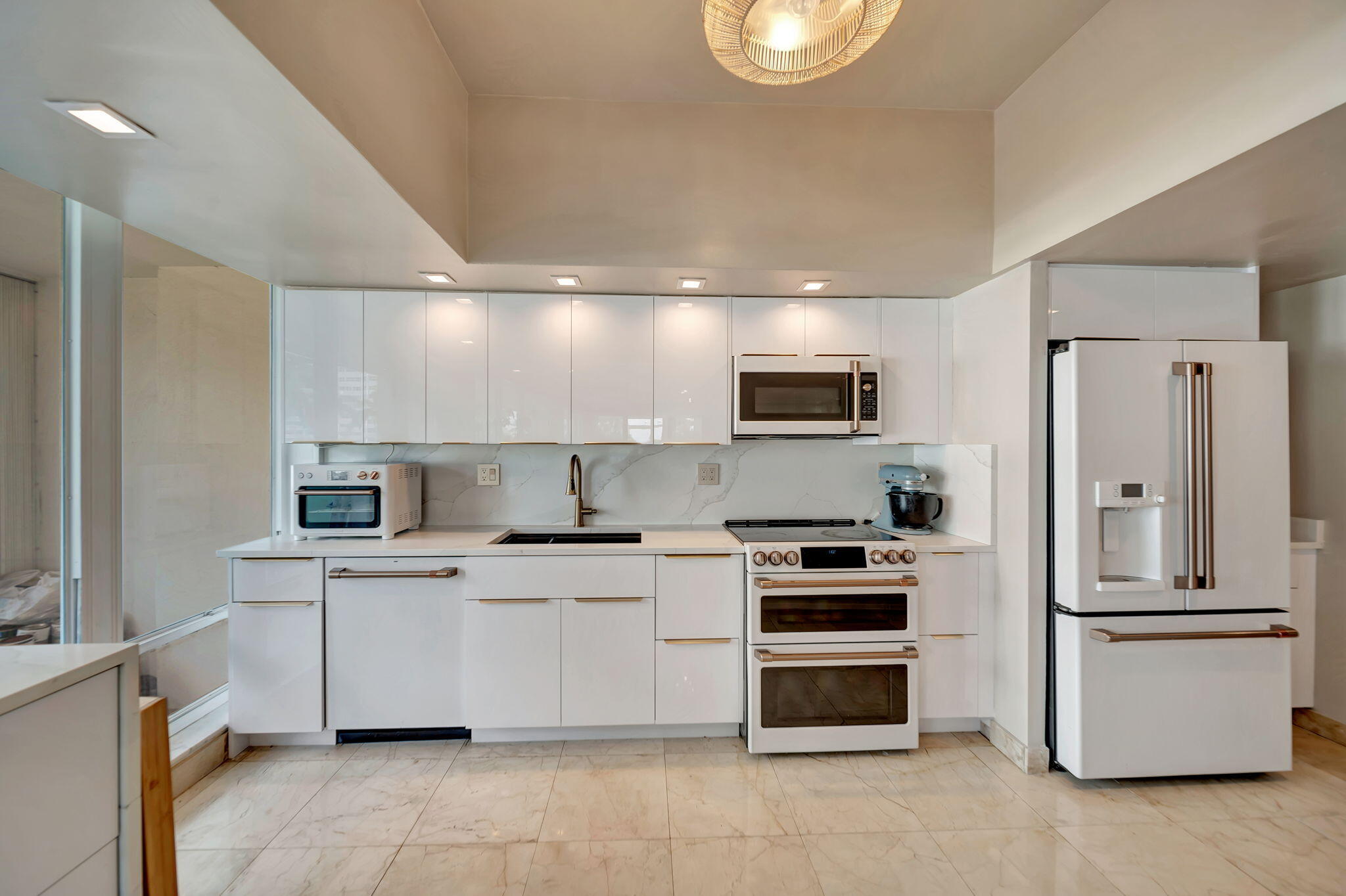 2100 S Ocean Lane 101-102