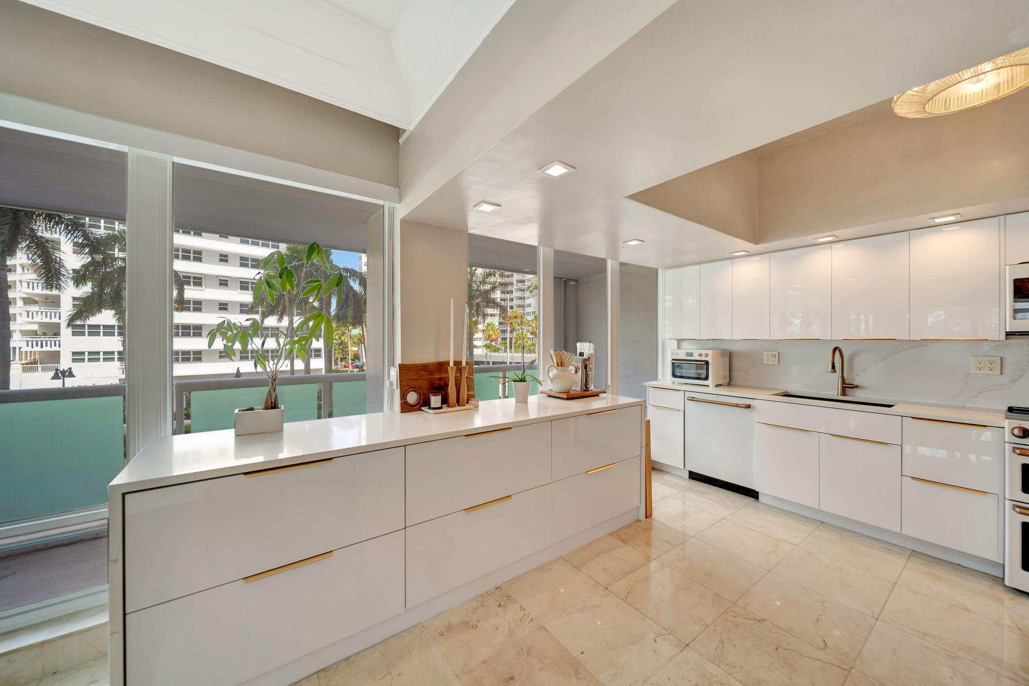 2100 S Ocean Lane 101-102