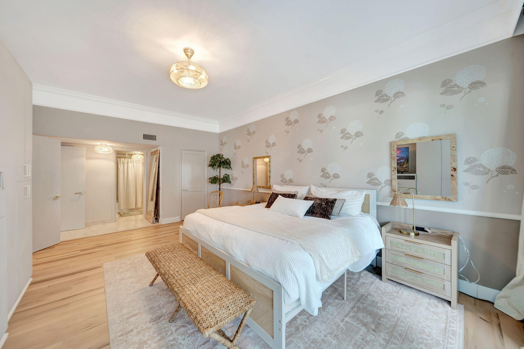 2100 S Ocean Lane 101-102