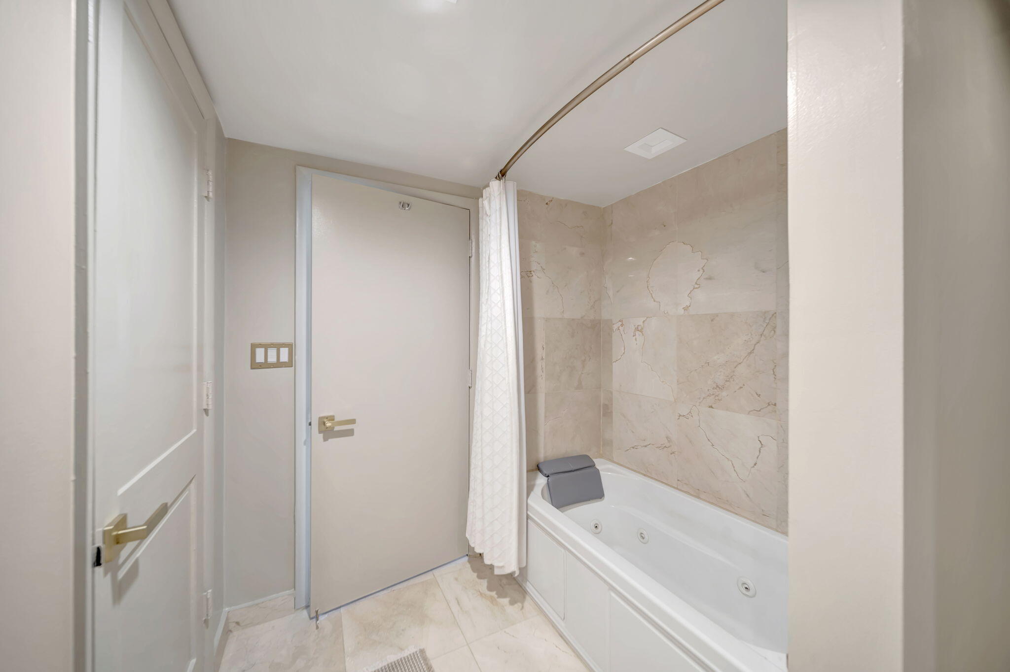 2100 S Ocean Lane 101-102