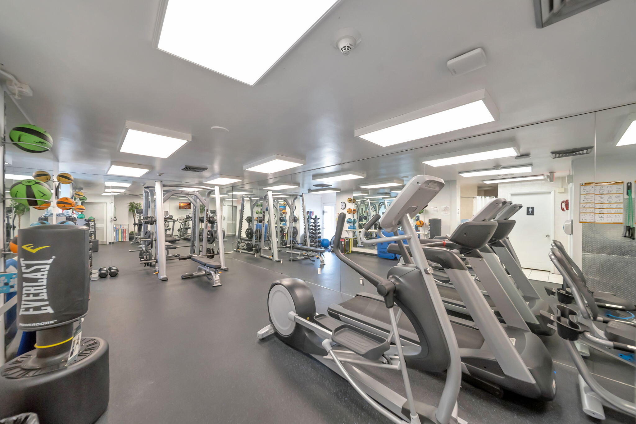 2100 S Ocean Lane 101-102