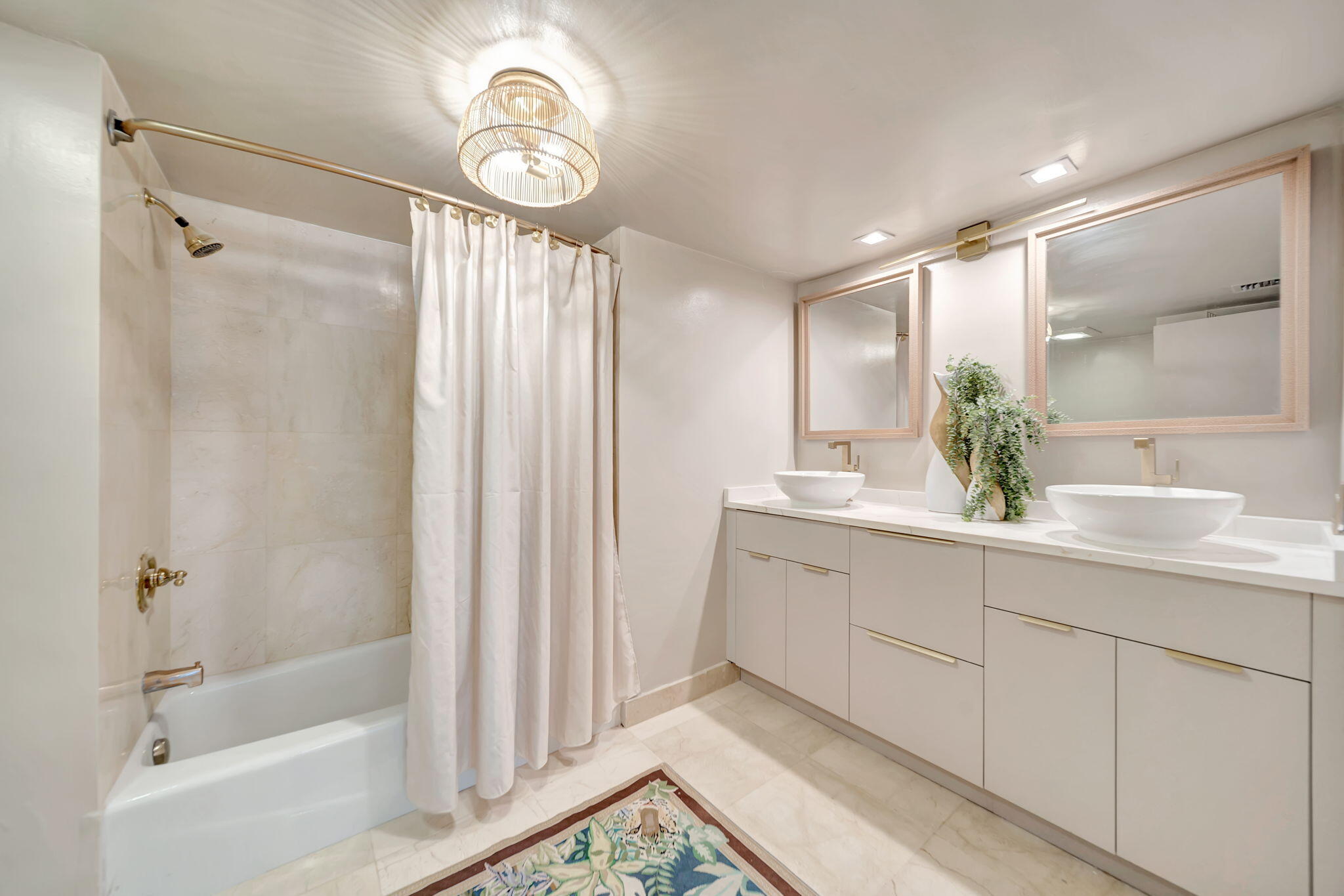 2100 S Ocean Lane 101-102