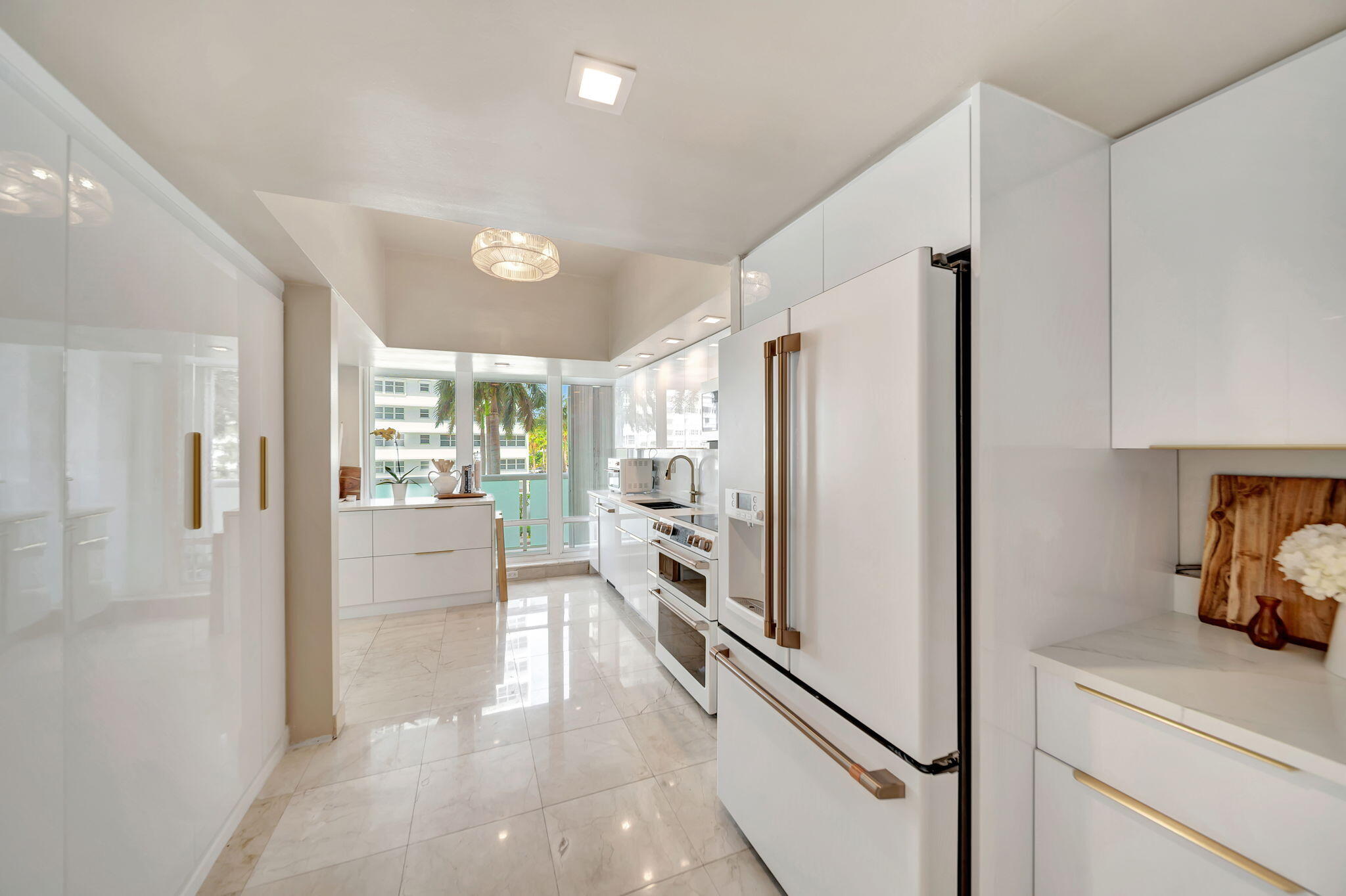 2100 S Ocean Lane 101-102