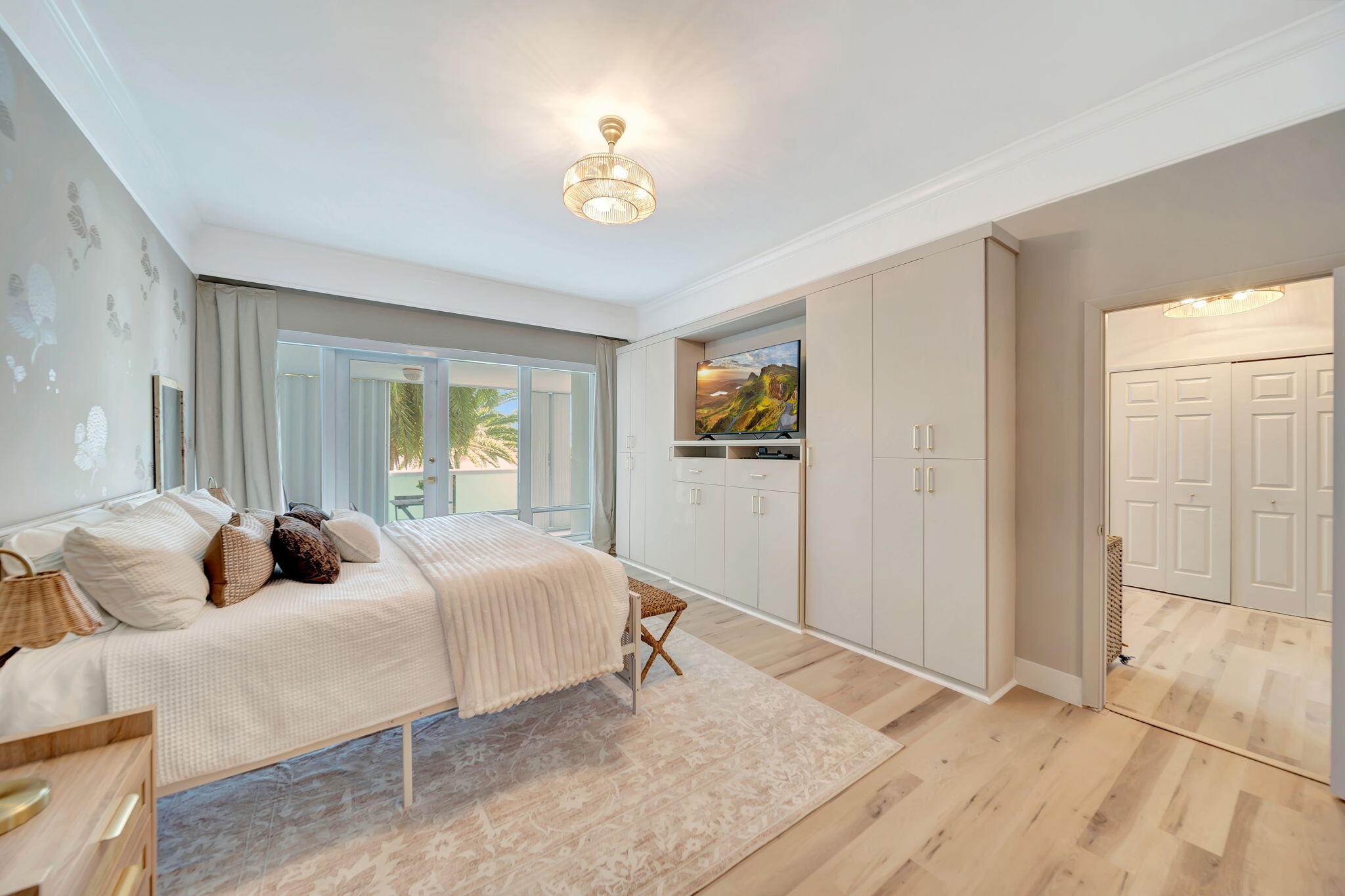 2100 S Ocean Lane 101-102