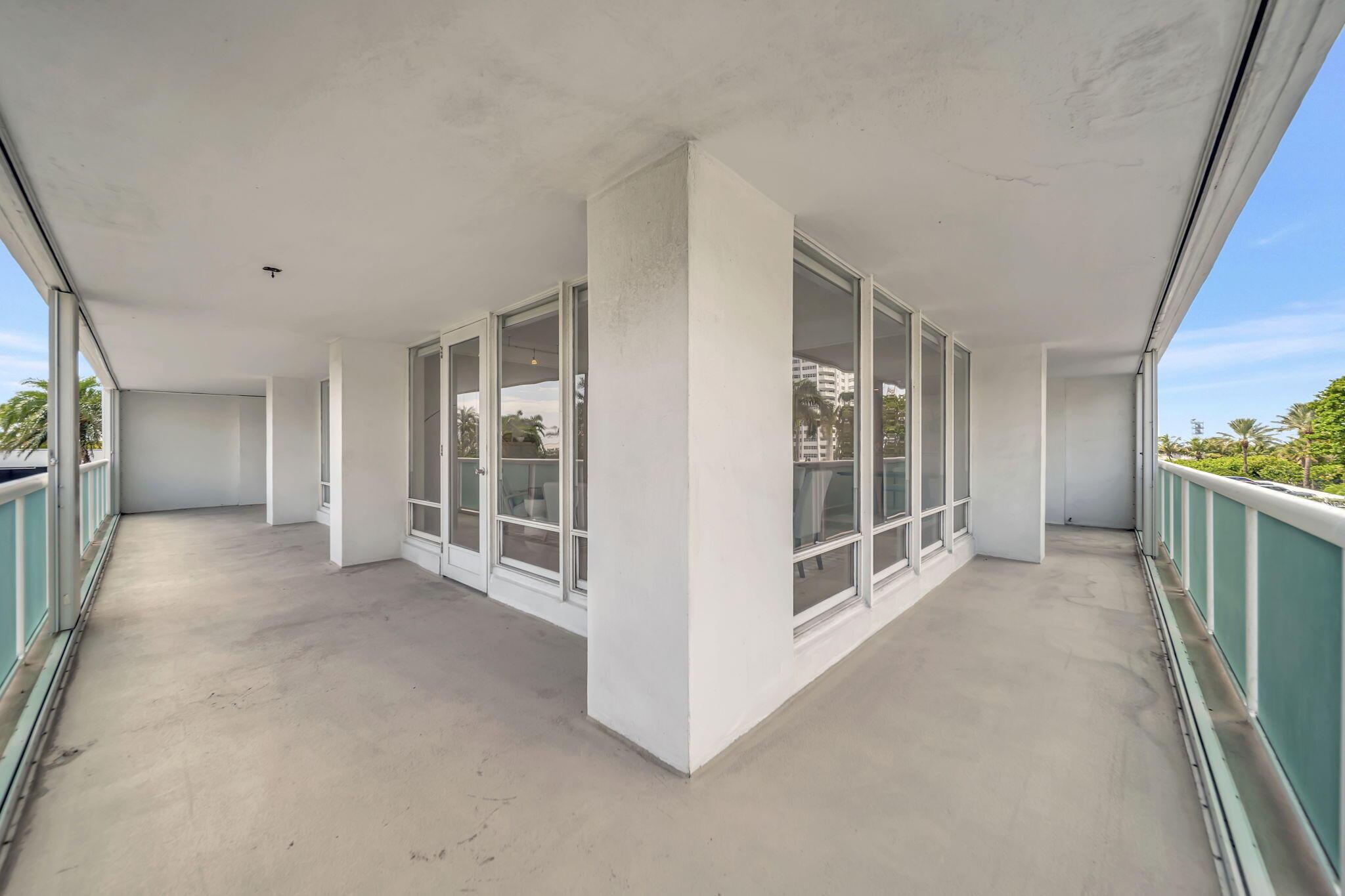 2100 S Ocean Lane 101-102
