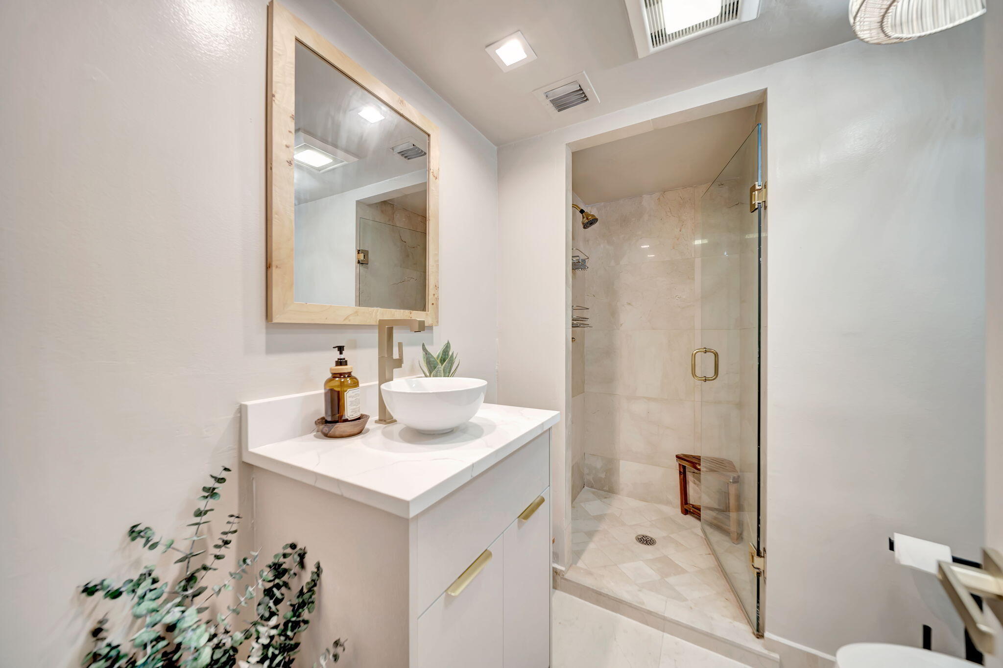 2100 S Ocean Lane 101-102