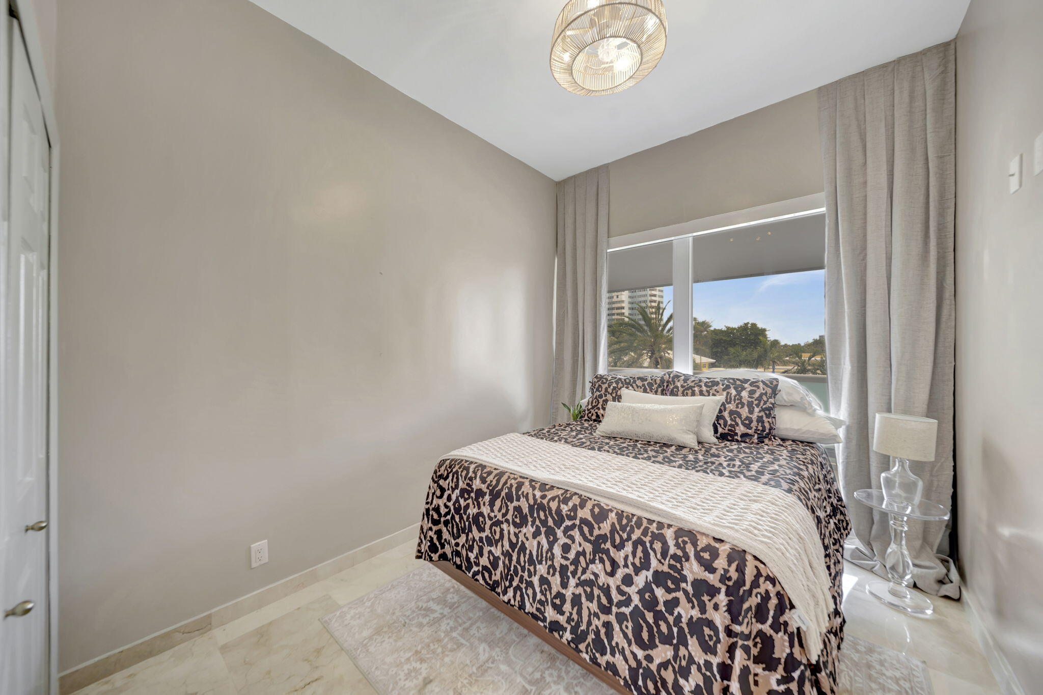 2100 S Ocean Lane 101-102