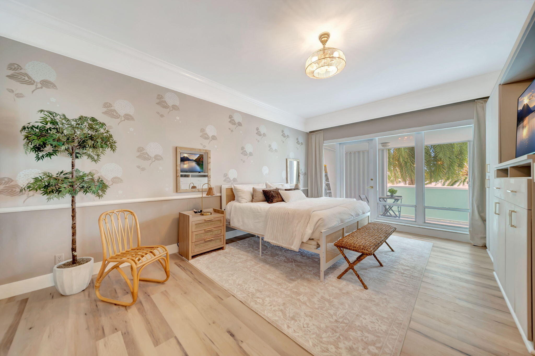 2100 S Ocean Lane 101-102