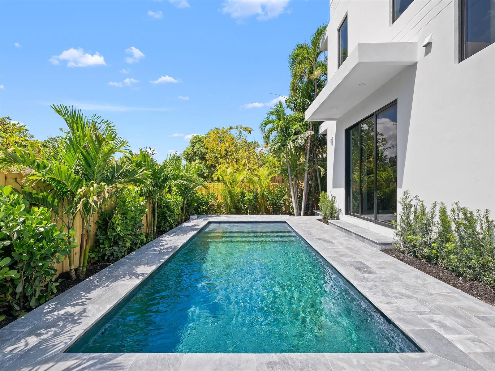 1401 NE 16th Avenue
