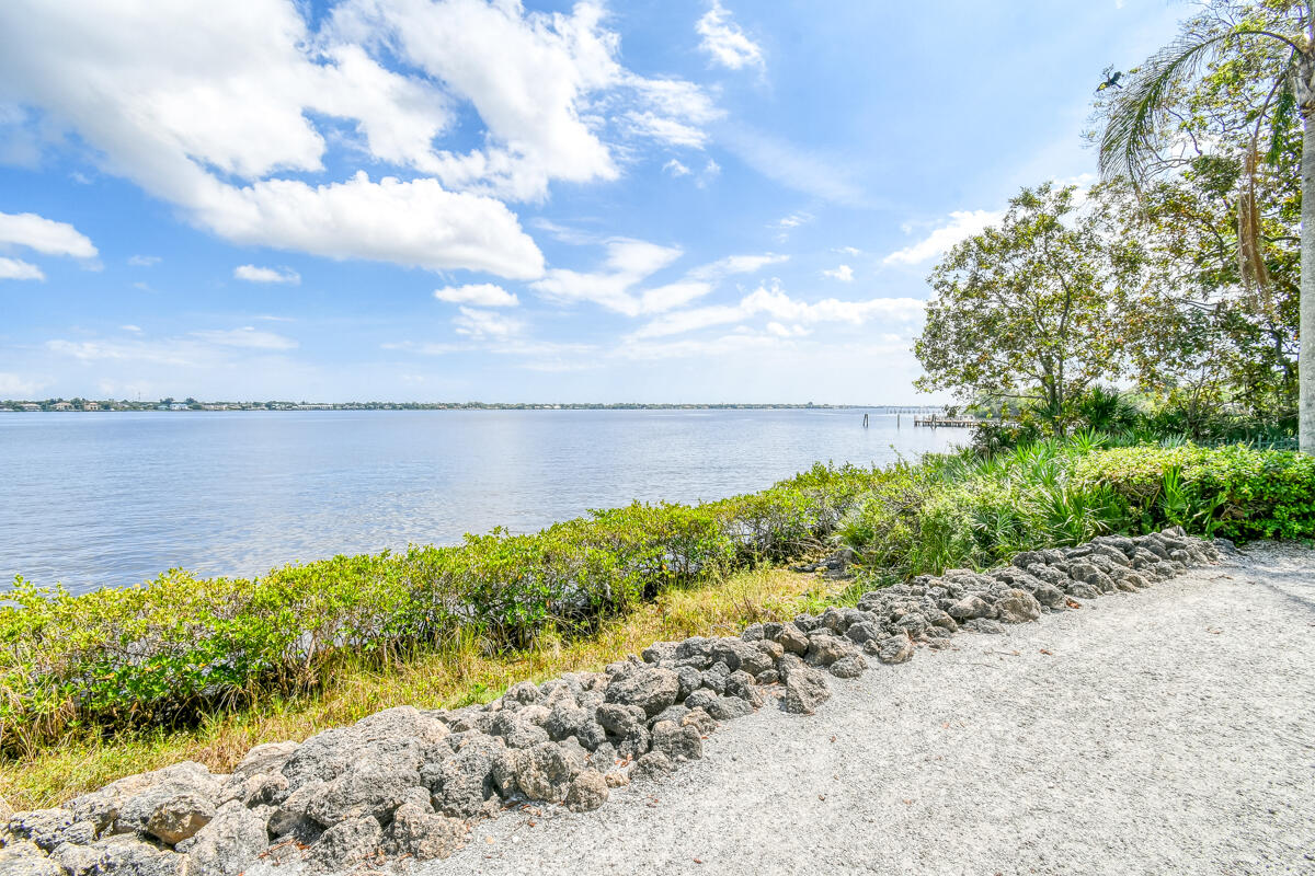 2570 NW Seagrass Drive 3a