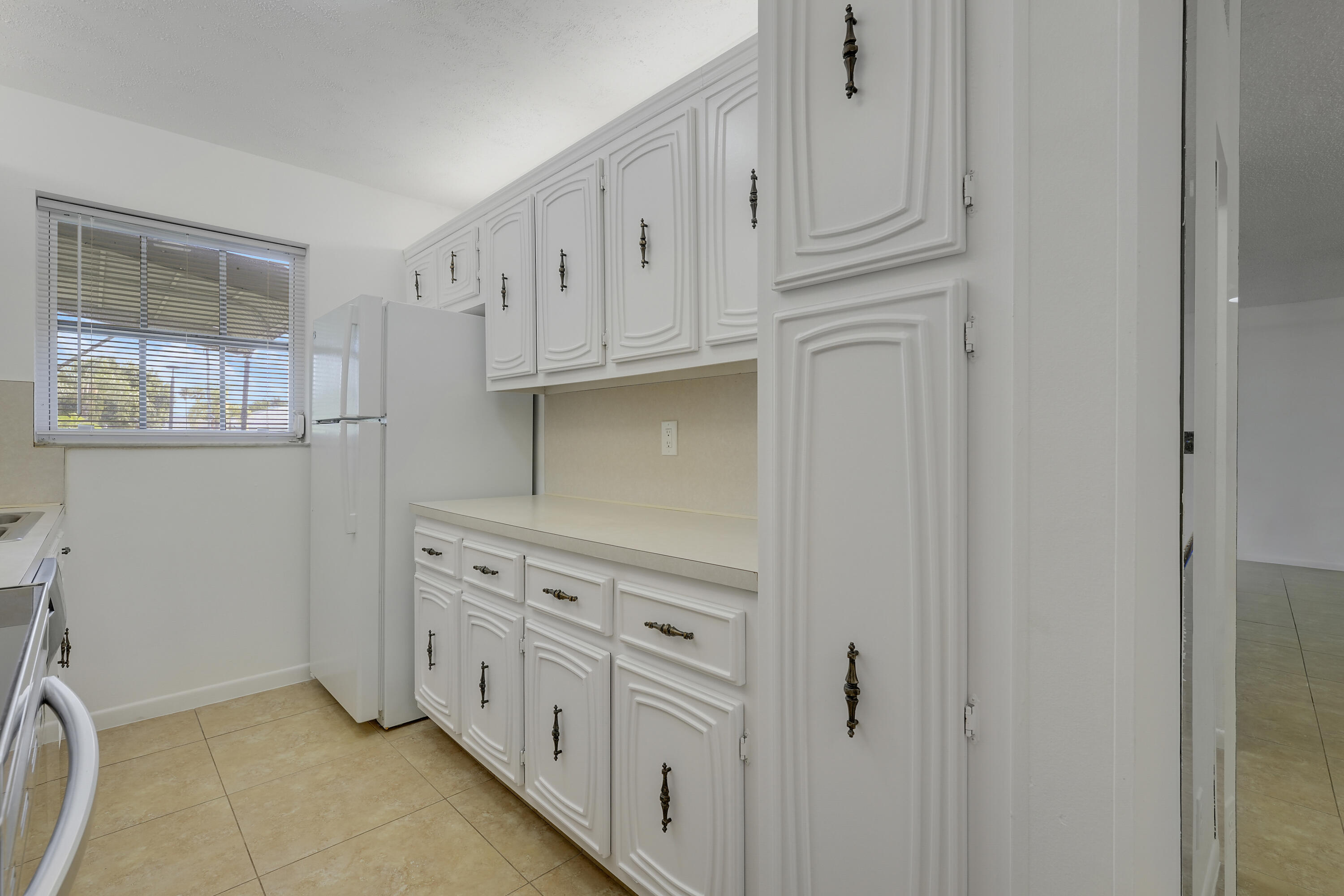 1142 W Circle Ter Terrace W C