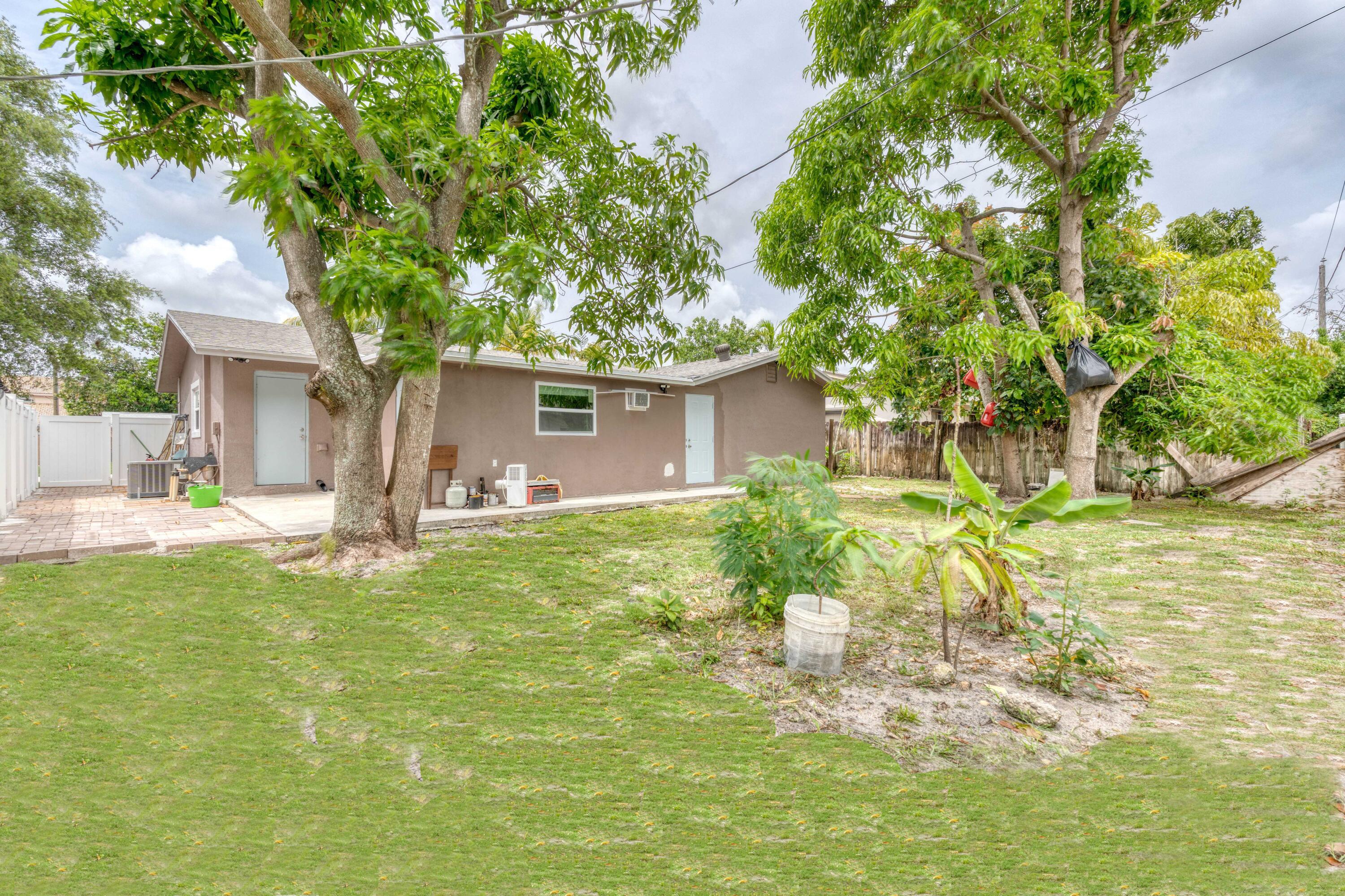 9696 SW 1st Place