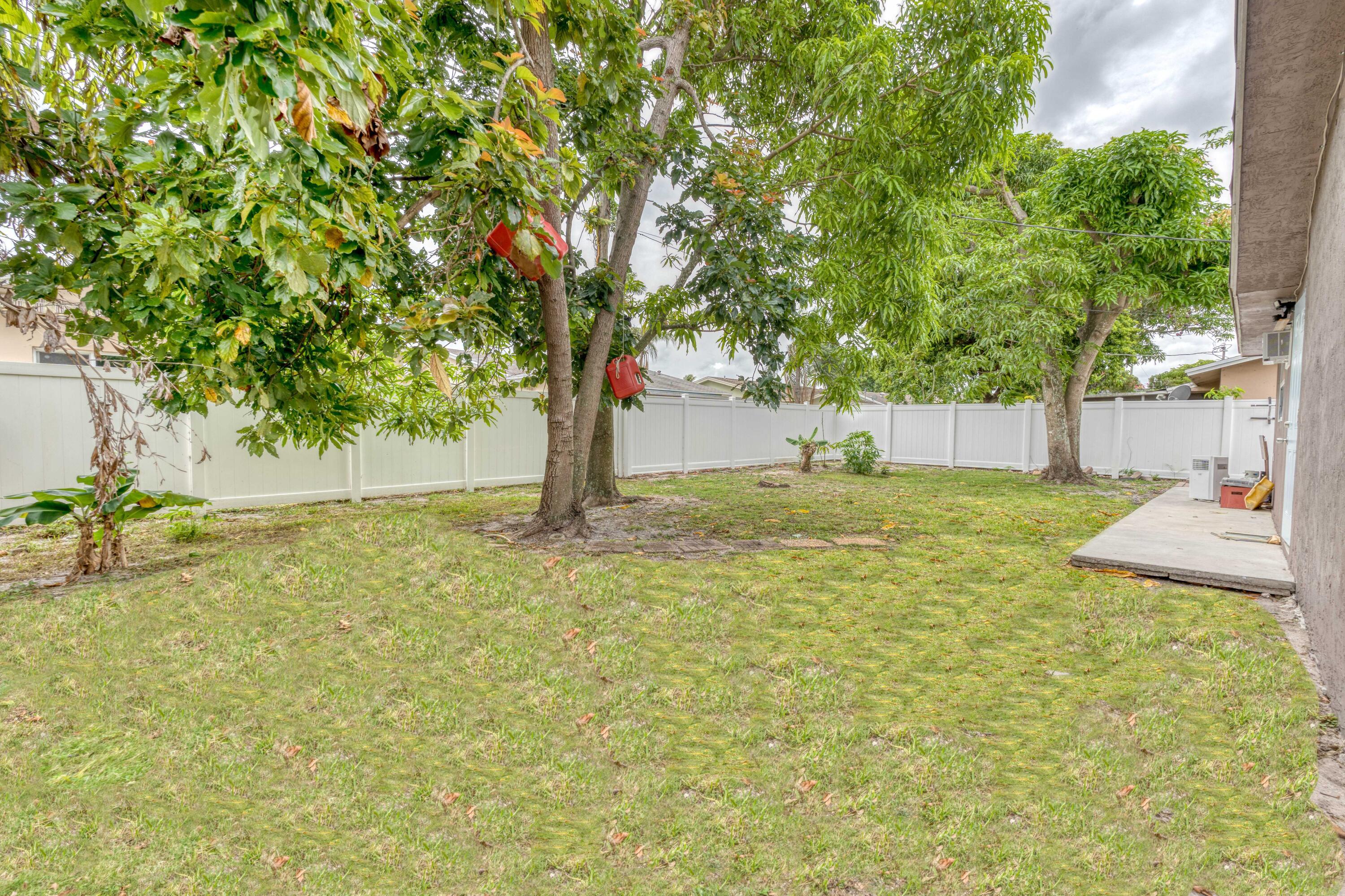 9696 SW 1st Place