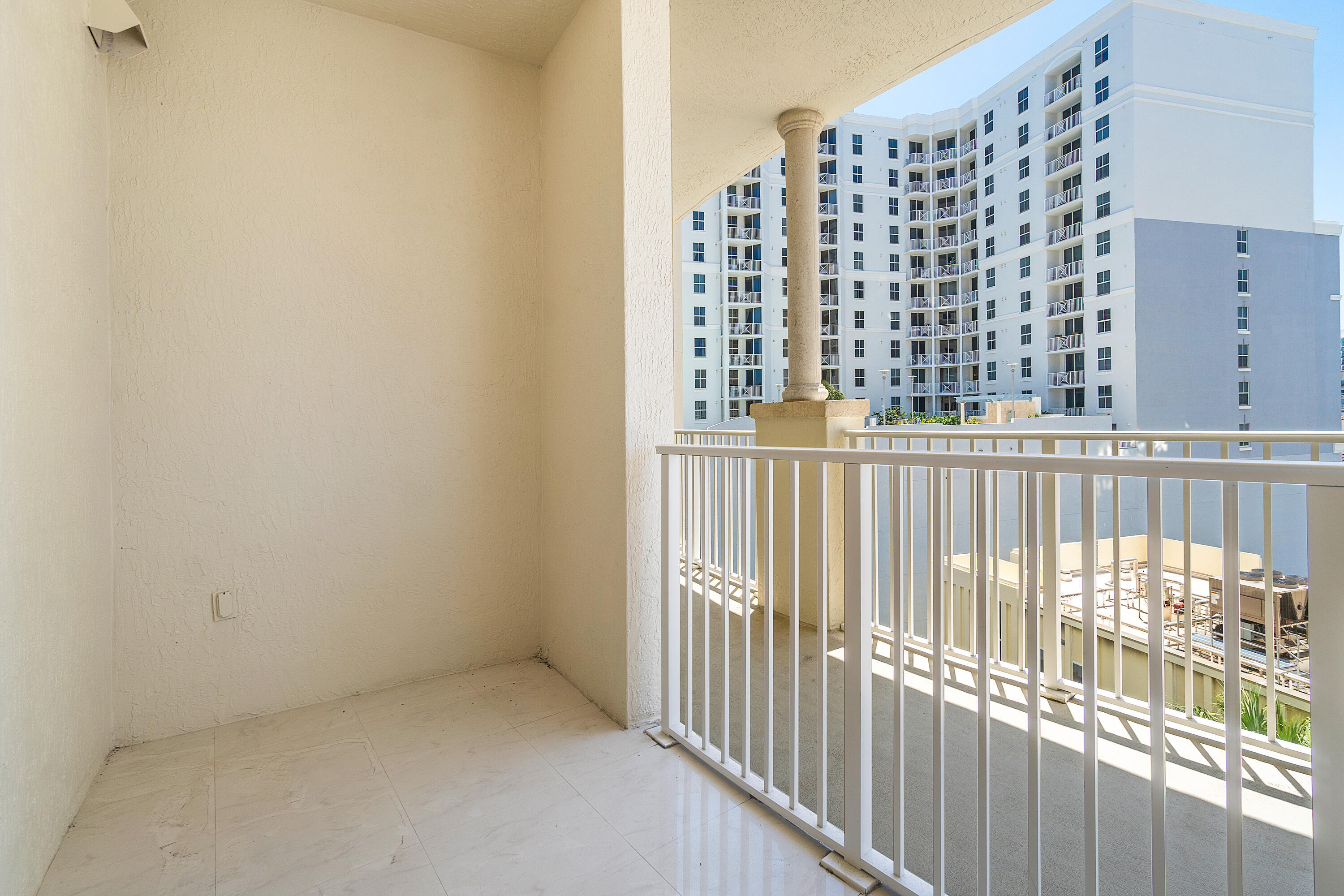 201 S Narcissus Avenue 605