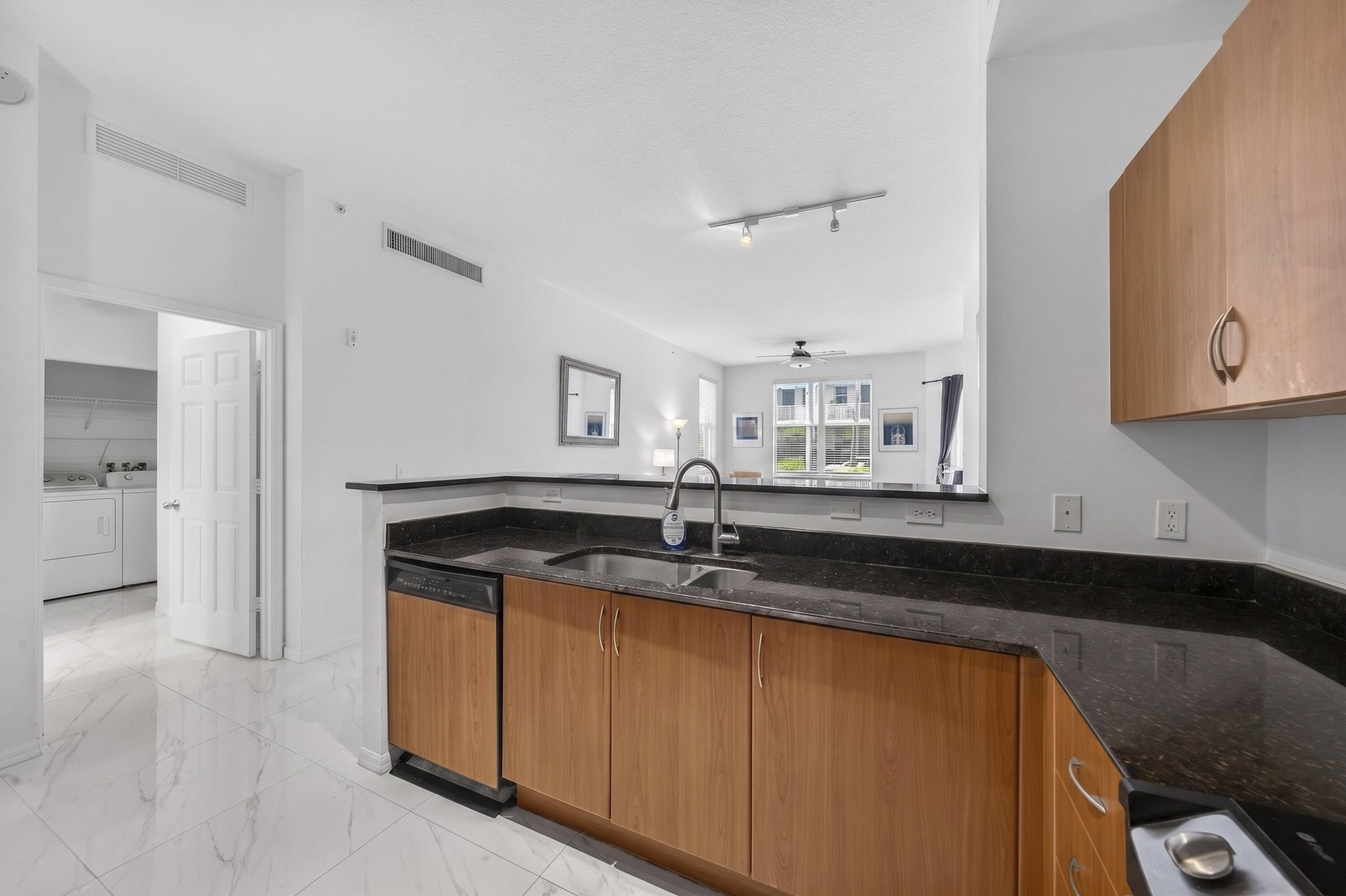 804 E Windward Way 111