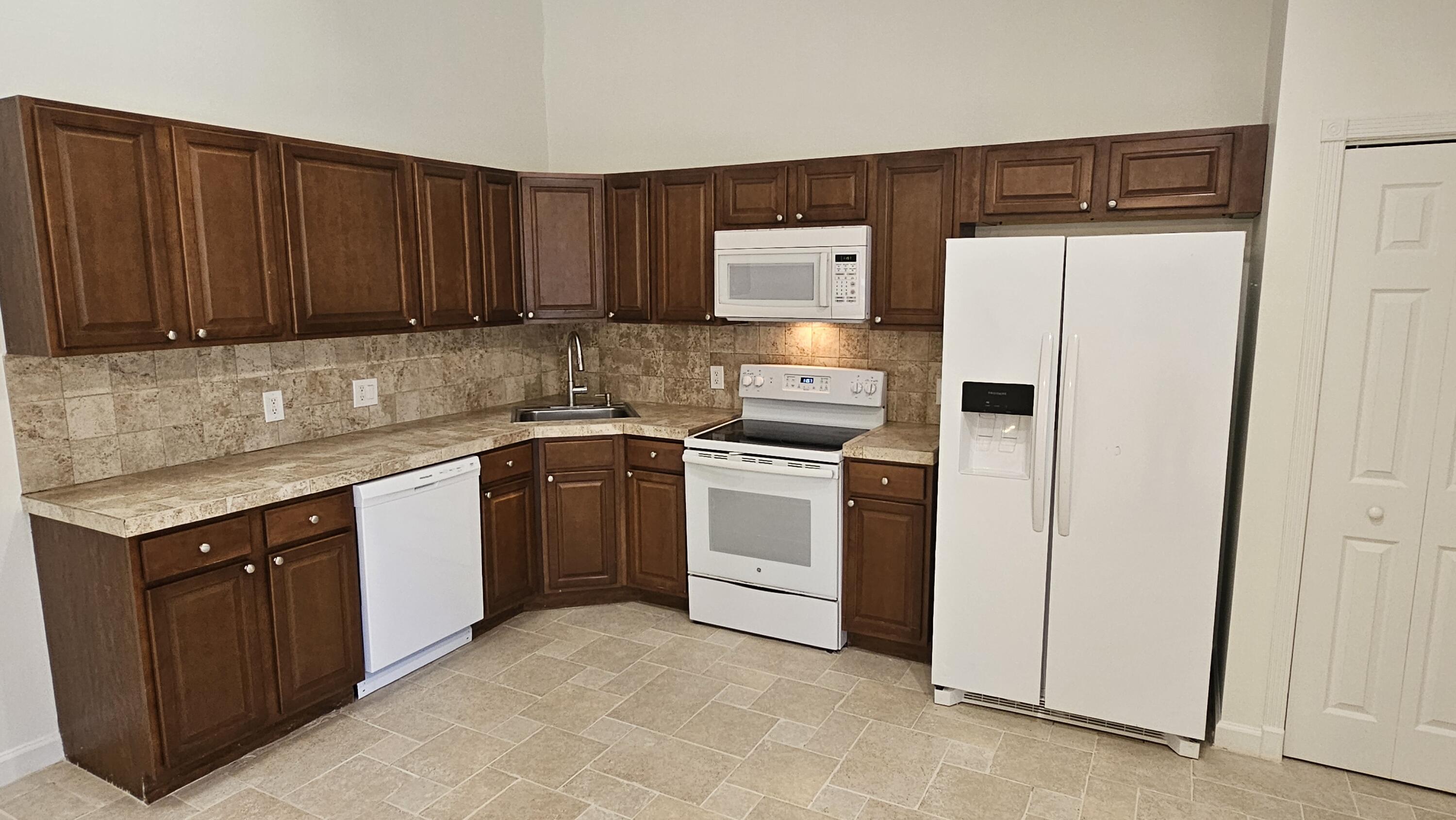 5876 Golden Eagle Circle