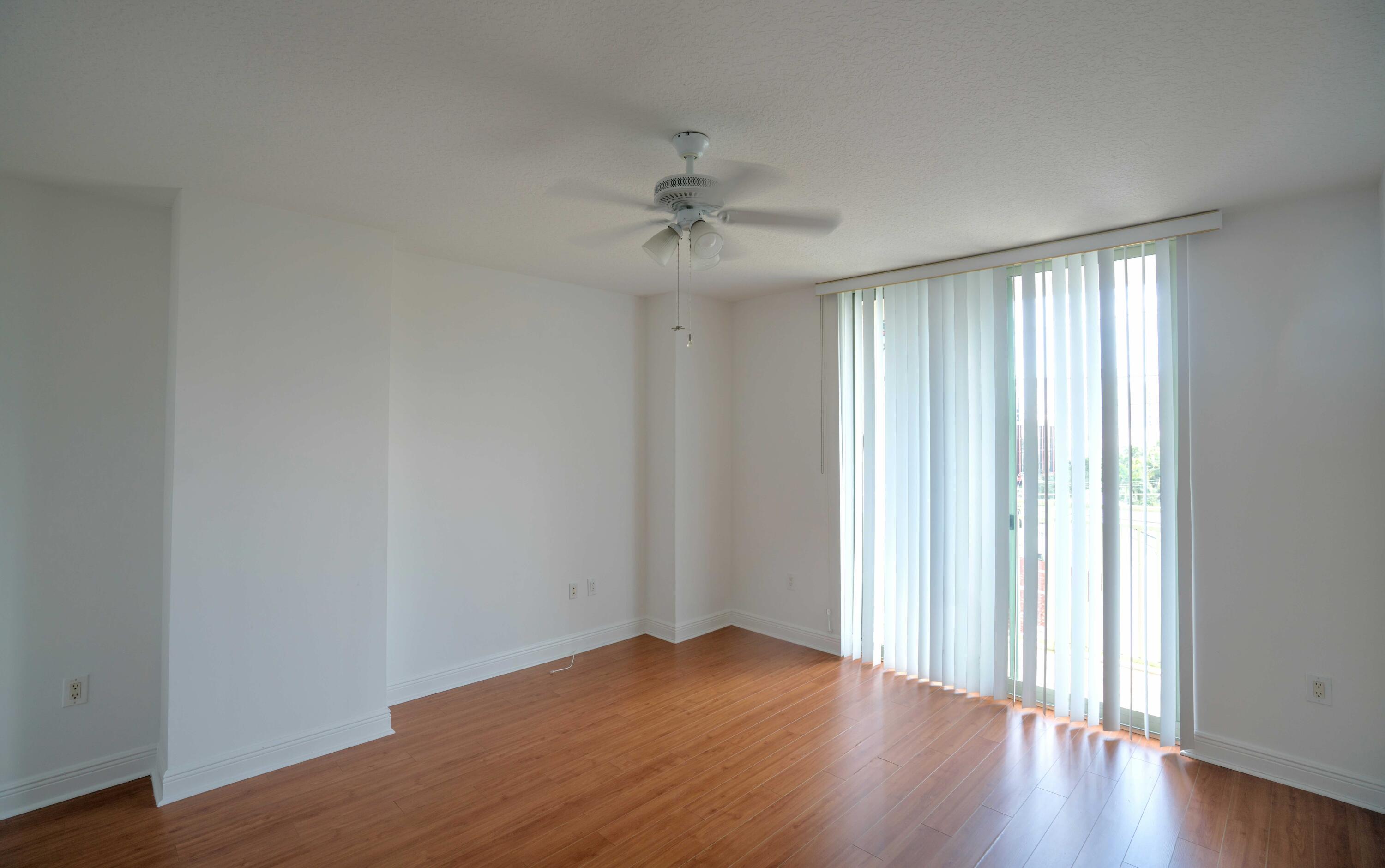 610 Clematis Street 528