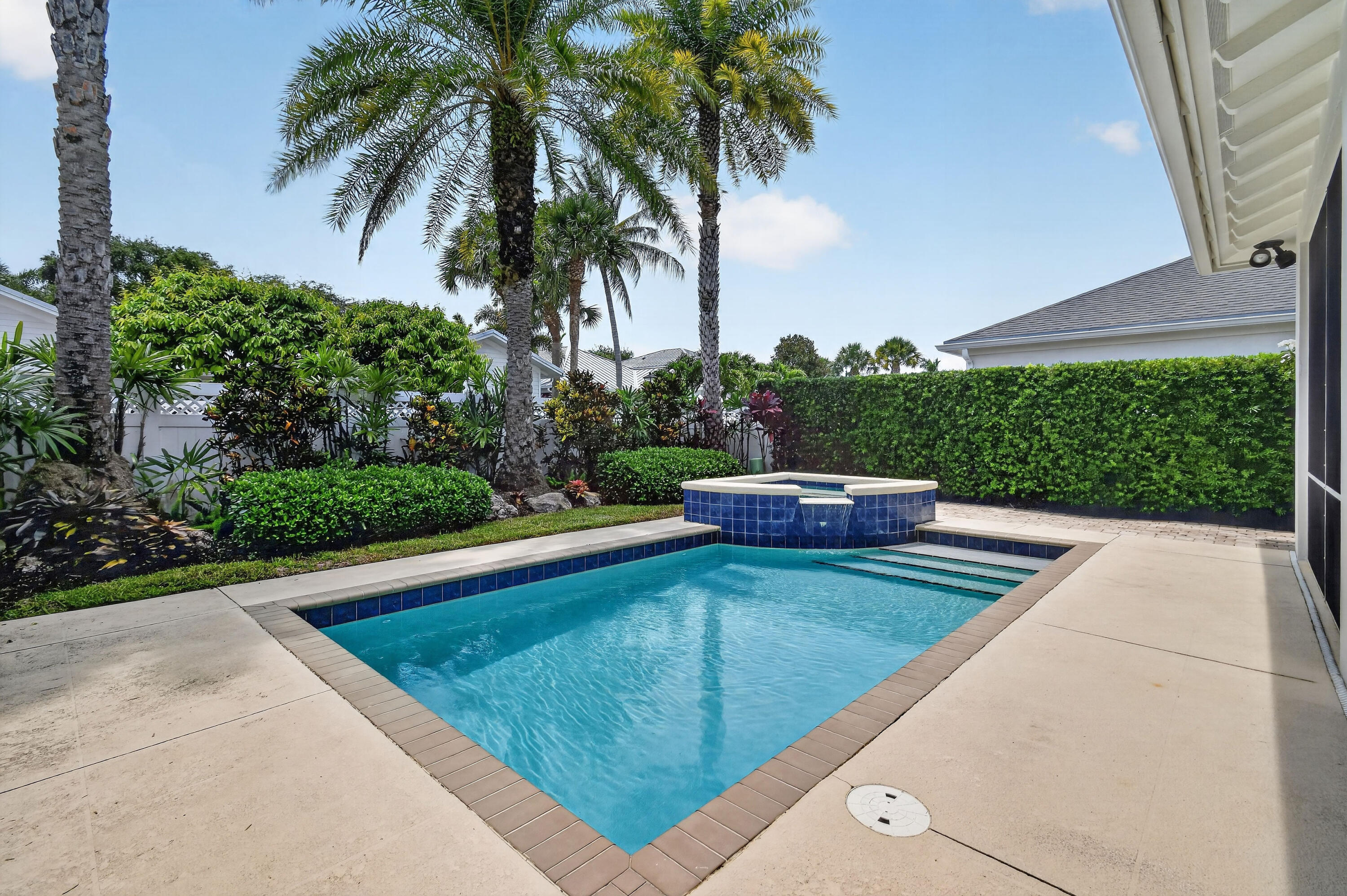 3416 S Caroline Drive