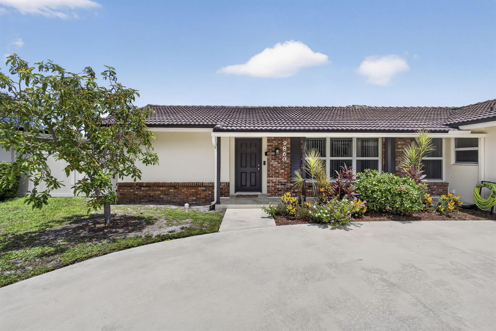 9860 Honeysuckle Avenue