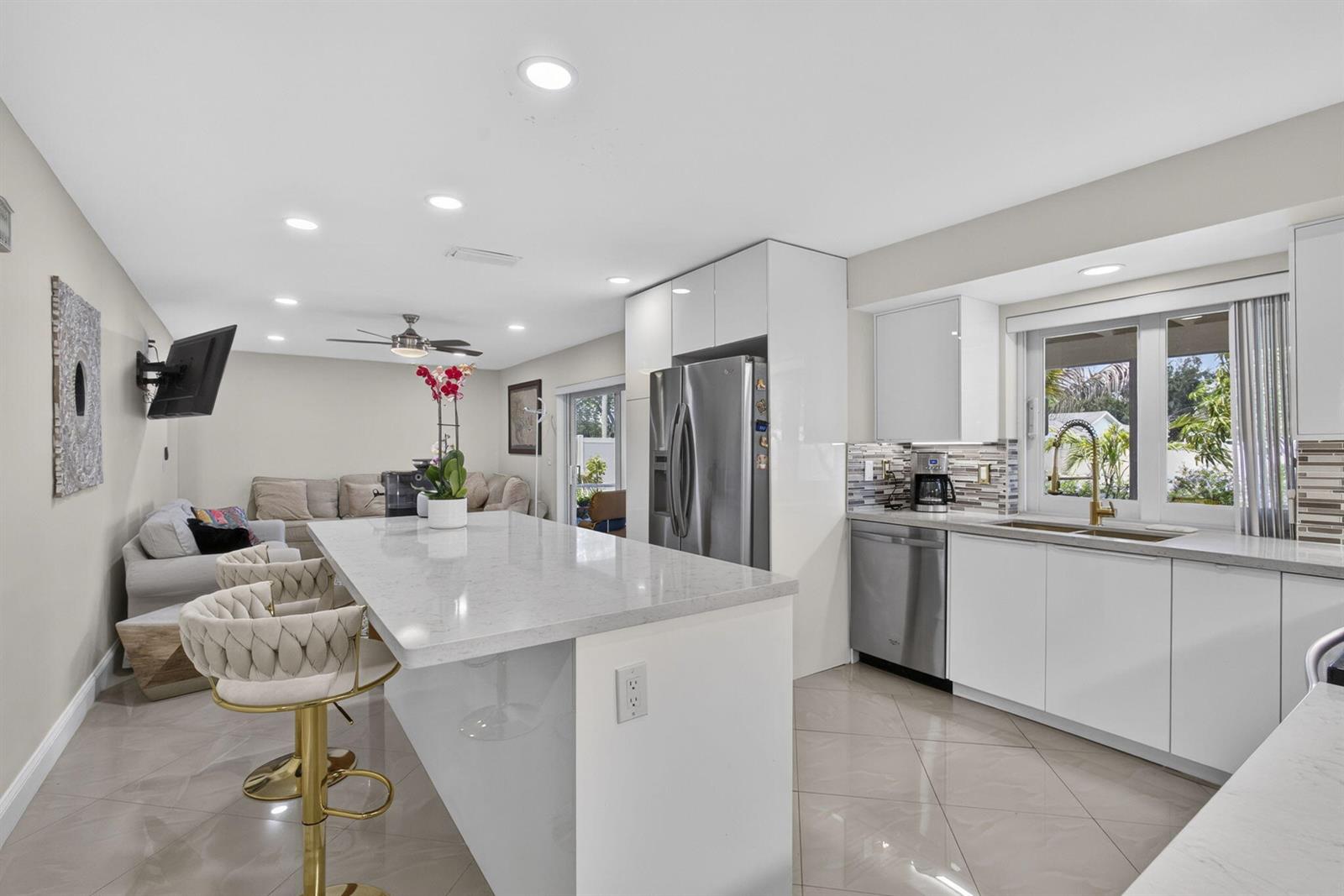 9860 Honeysuckle Avenue
