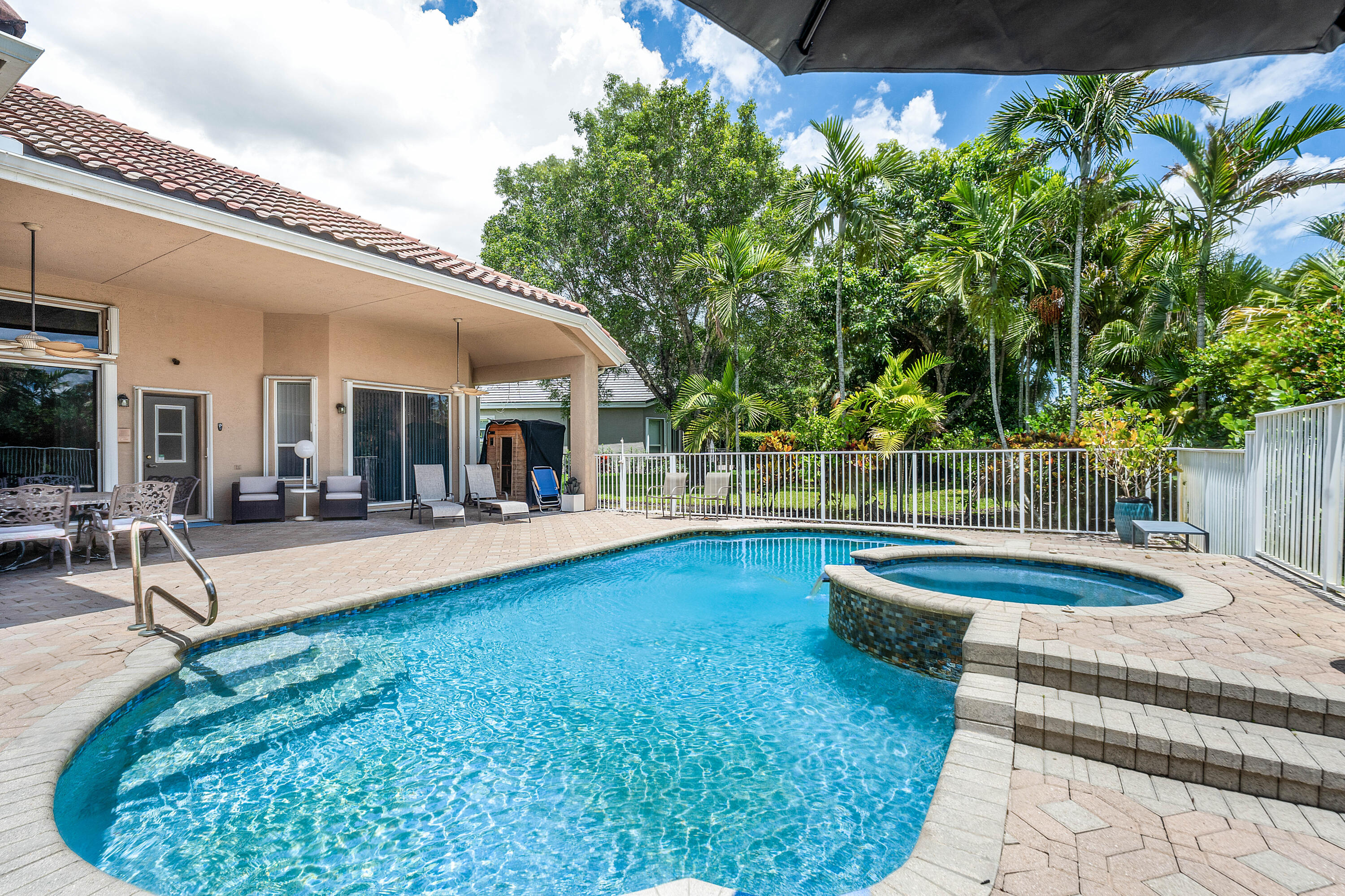 911 Forest Glen Lane