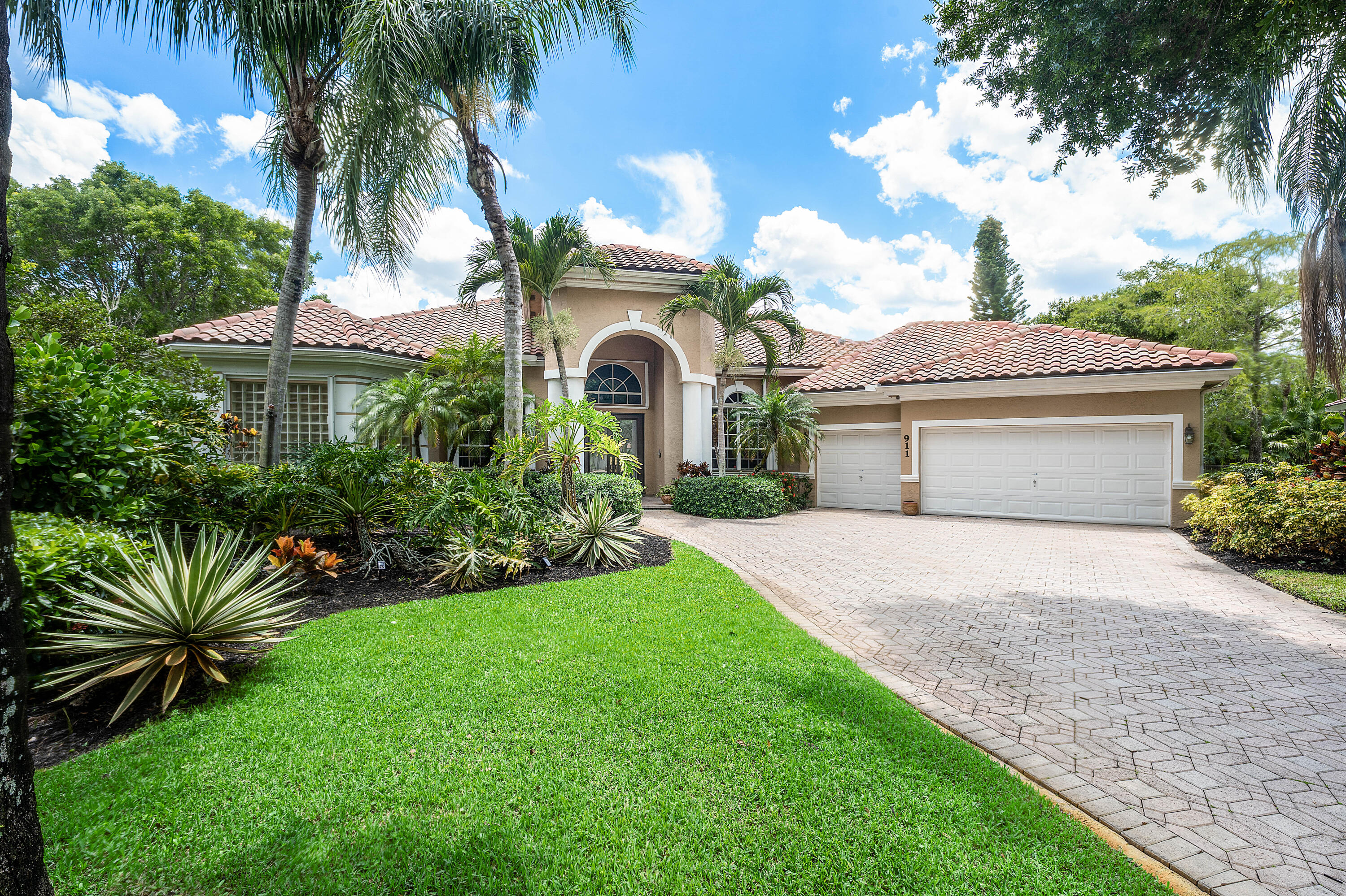 911 Forest Glen Lane