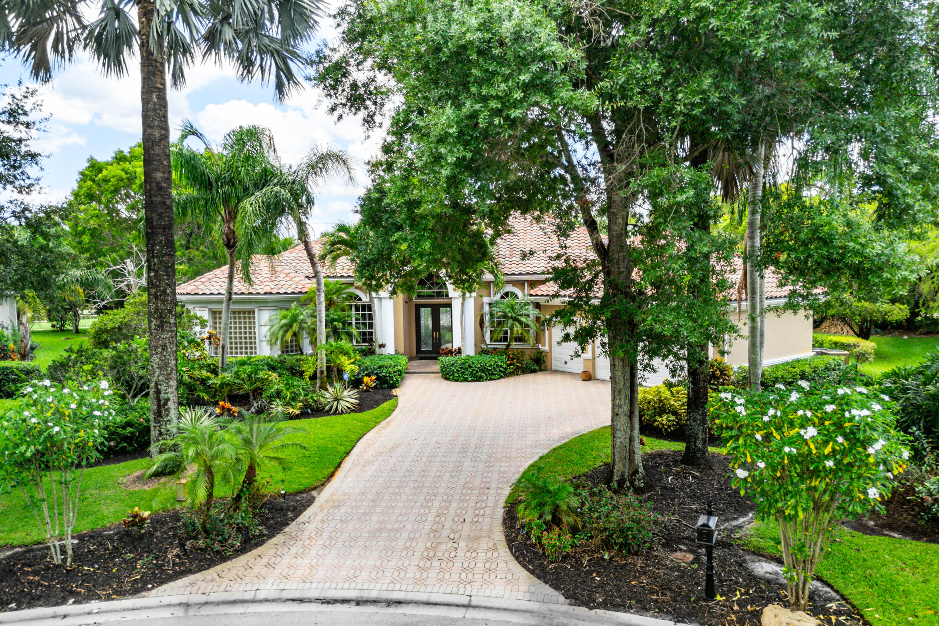 911 Forest Glen Lane