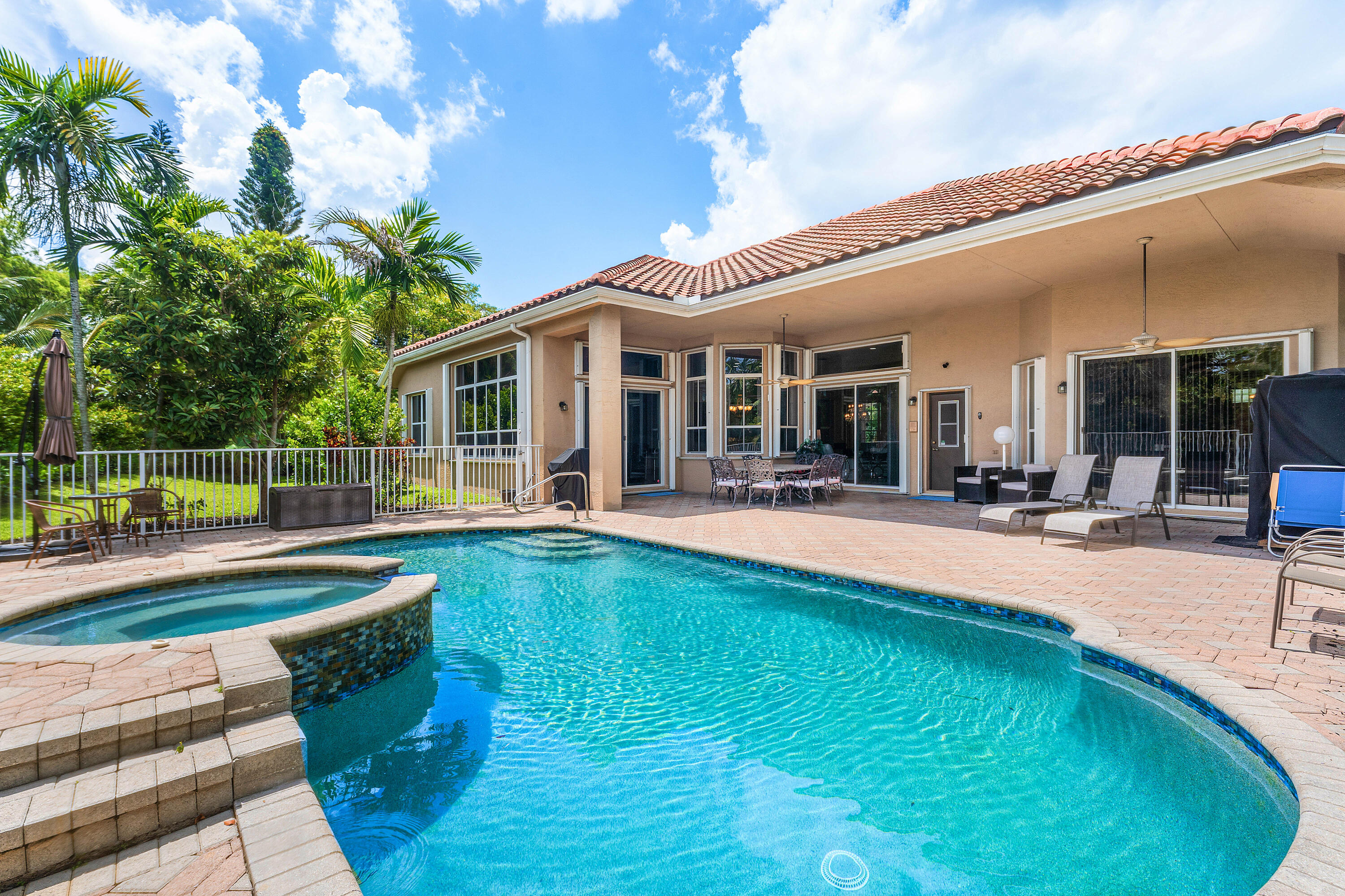 911 Forest Glen Lane