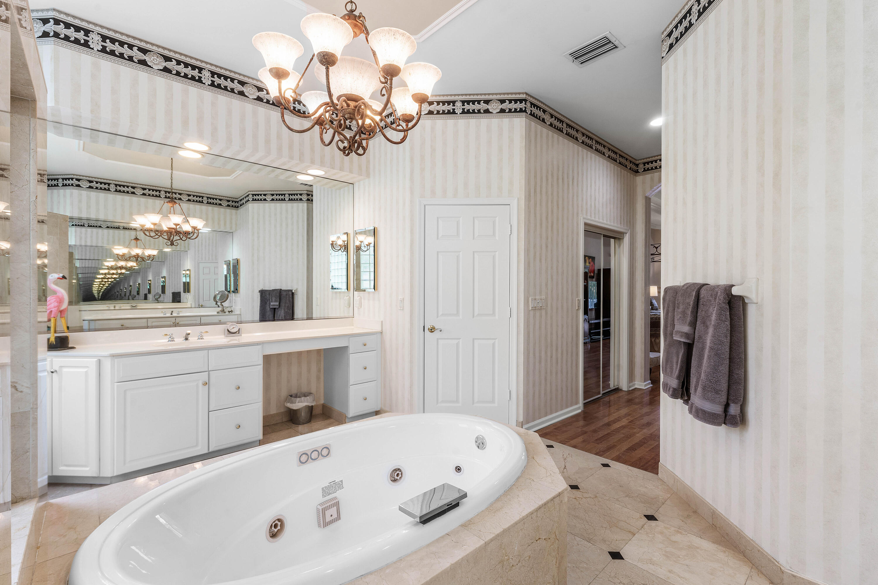 911 Forest Glen Lane
