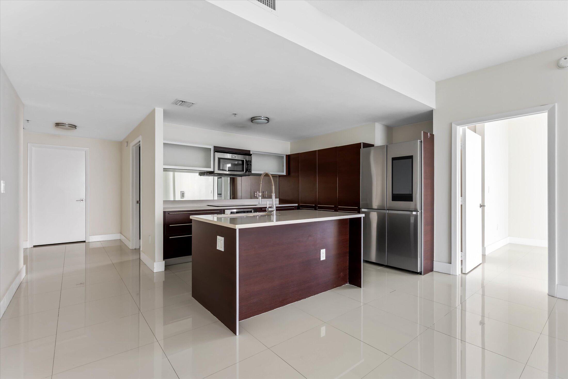 1900 N Bayshore Drive 3702
