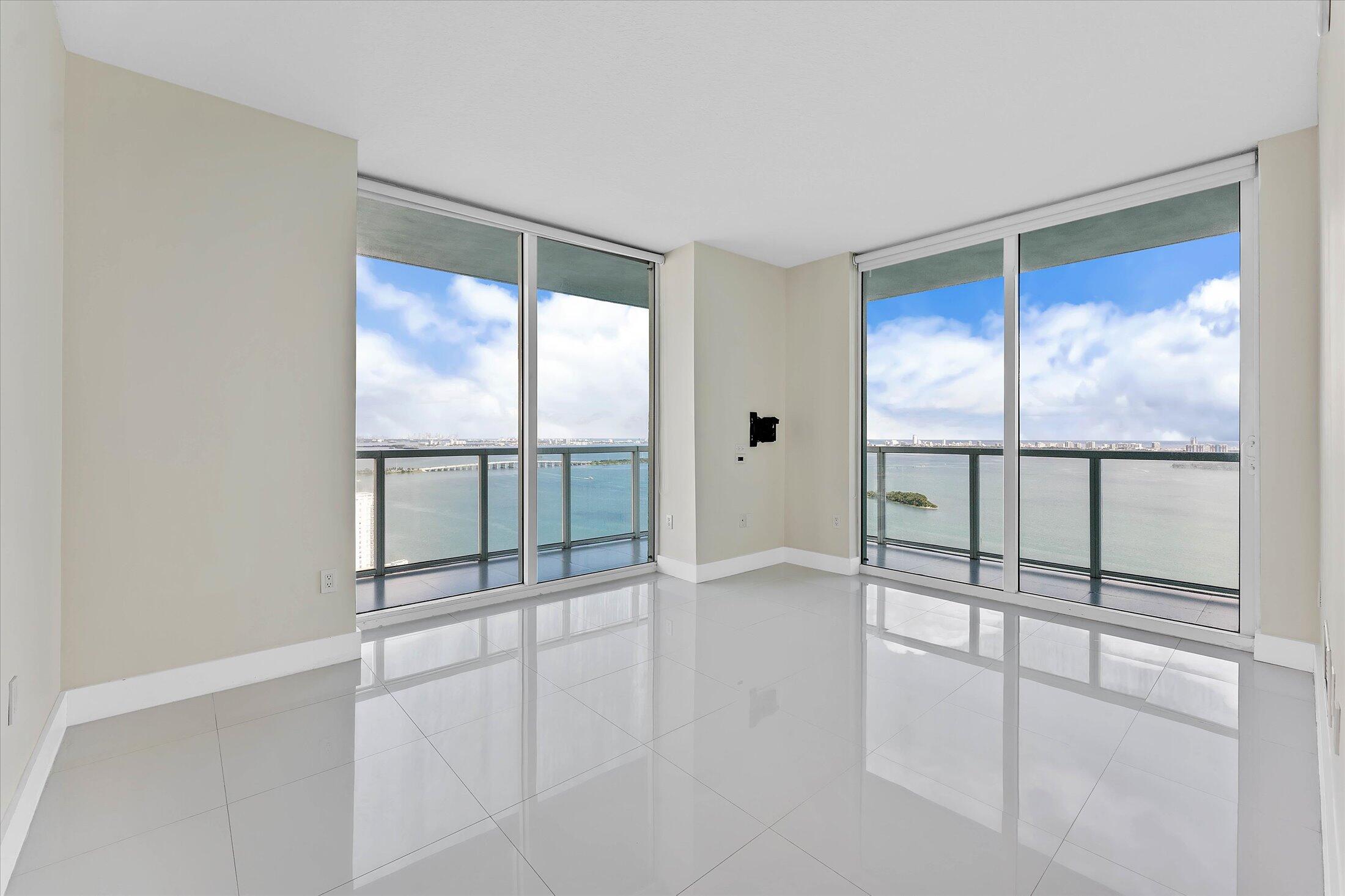 1900 N Bayshore Drive 3702