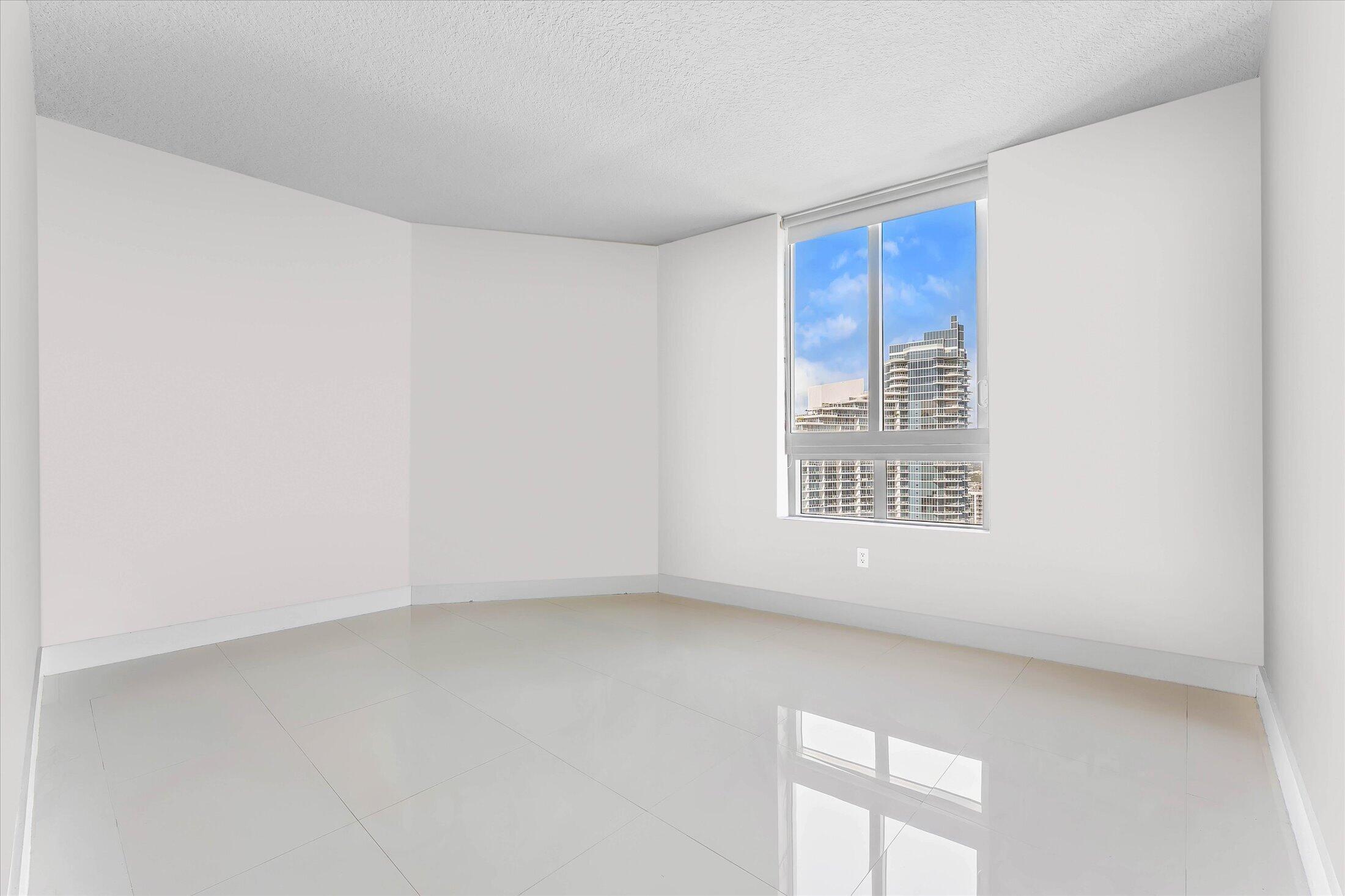 1900 N Bayshore Drive 3702