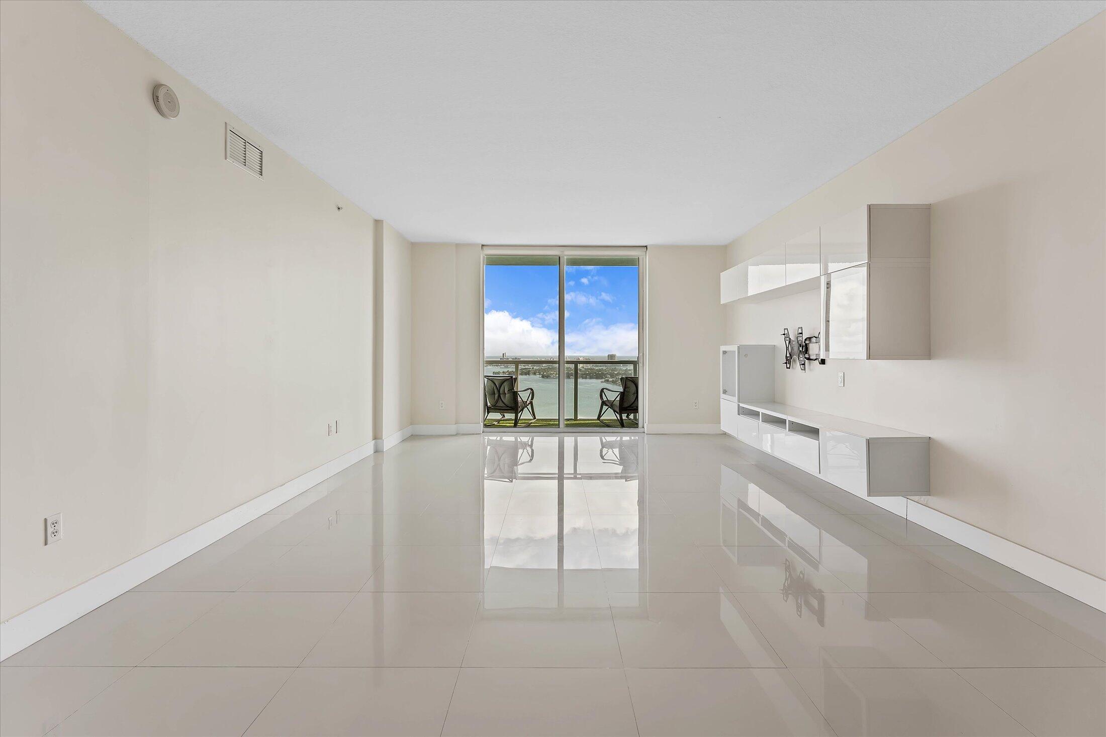 1900 N Bayshore Drive 3702