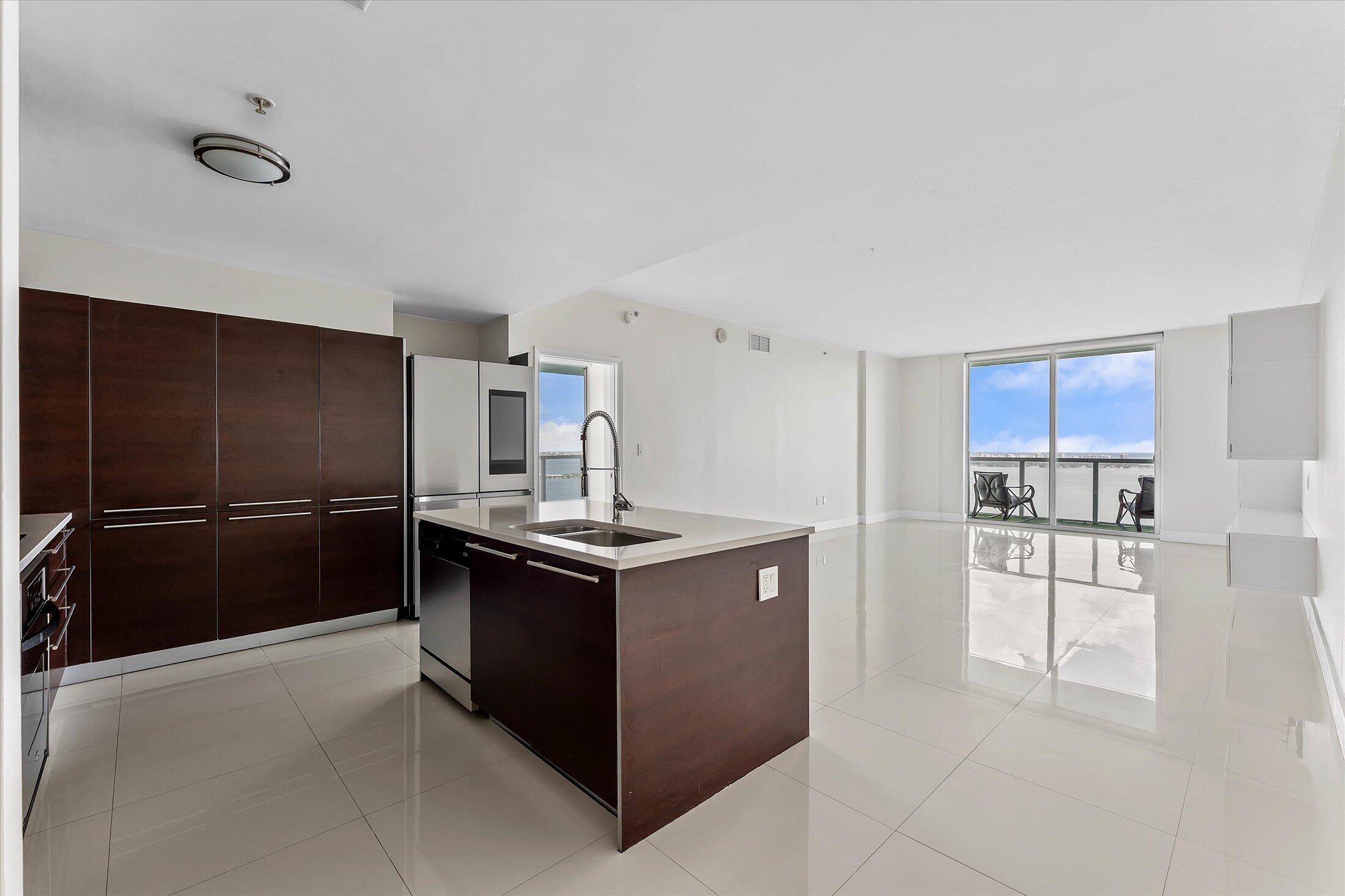 1900 N Bayshore Drive 3702