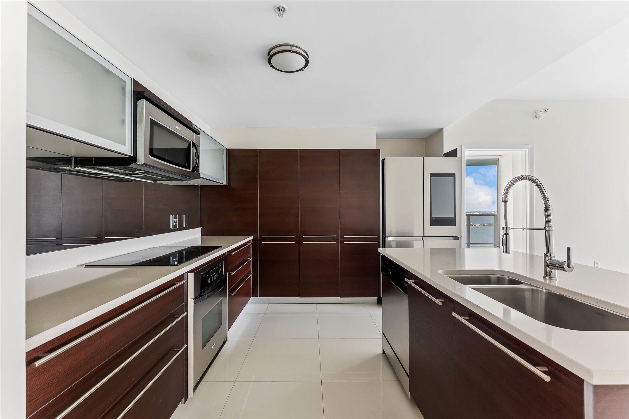 1900 N Bayshore Drive 3702