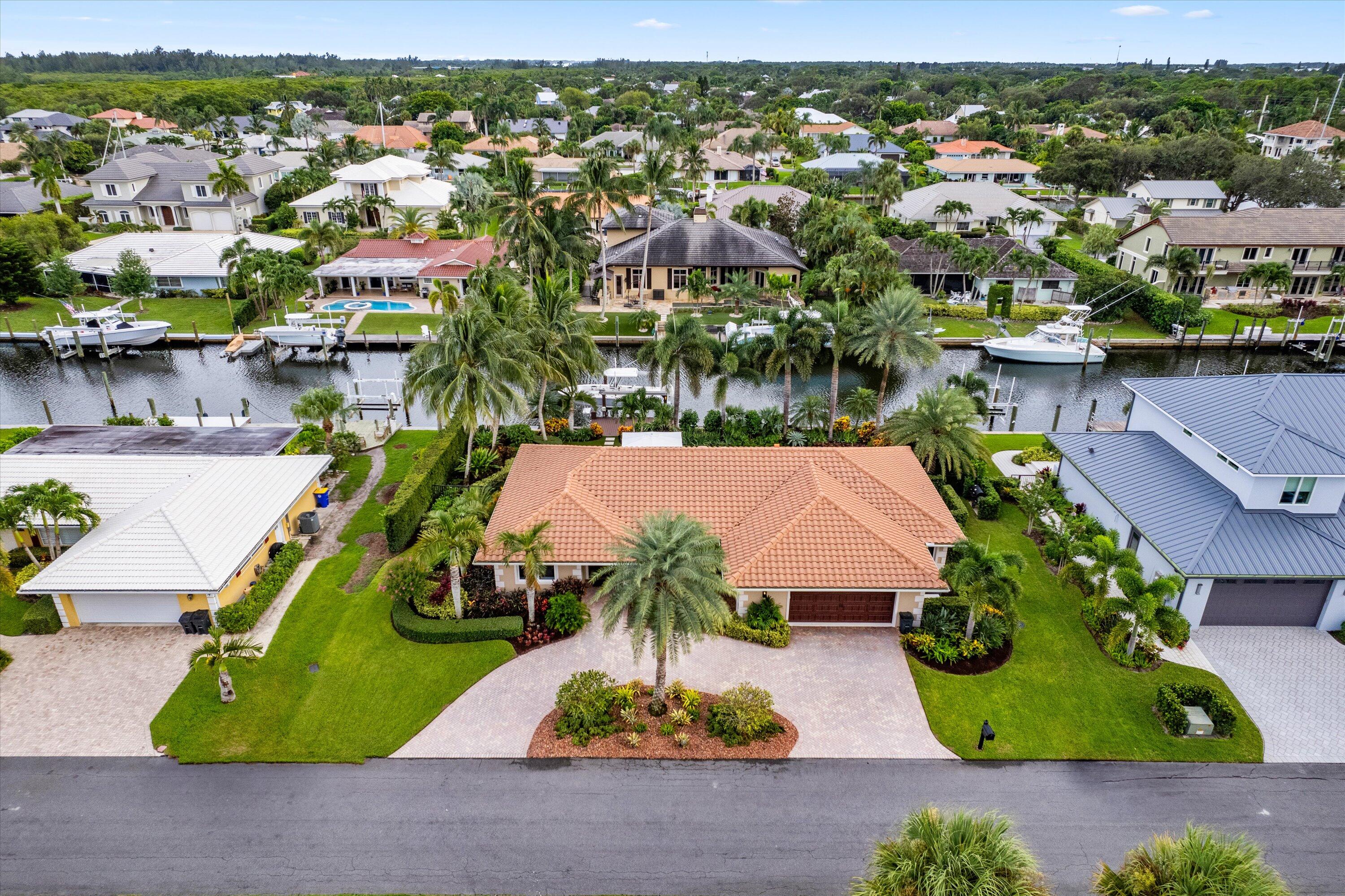 8884 SE Pelican Island Way