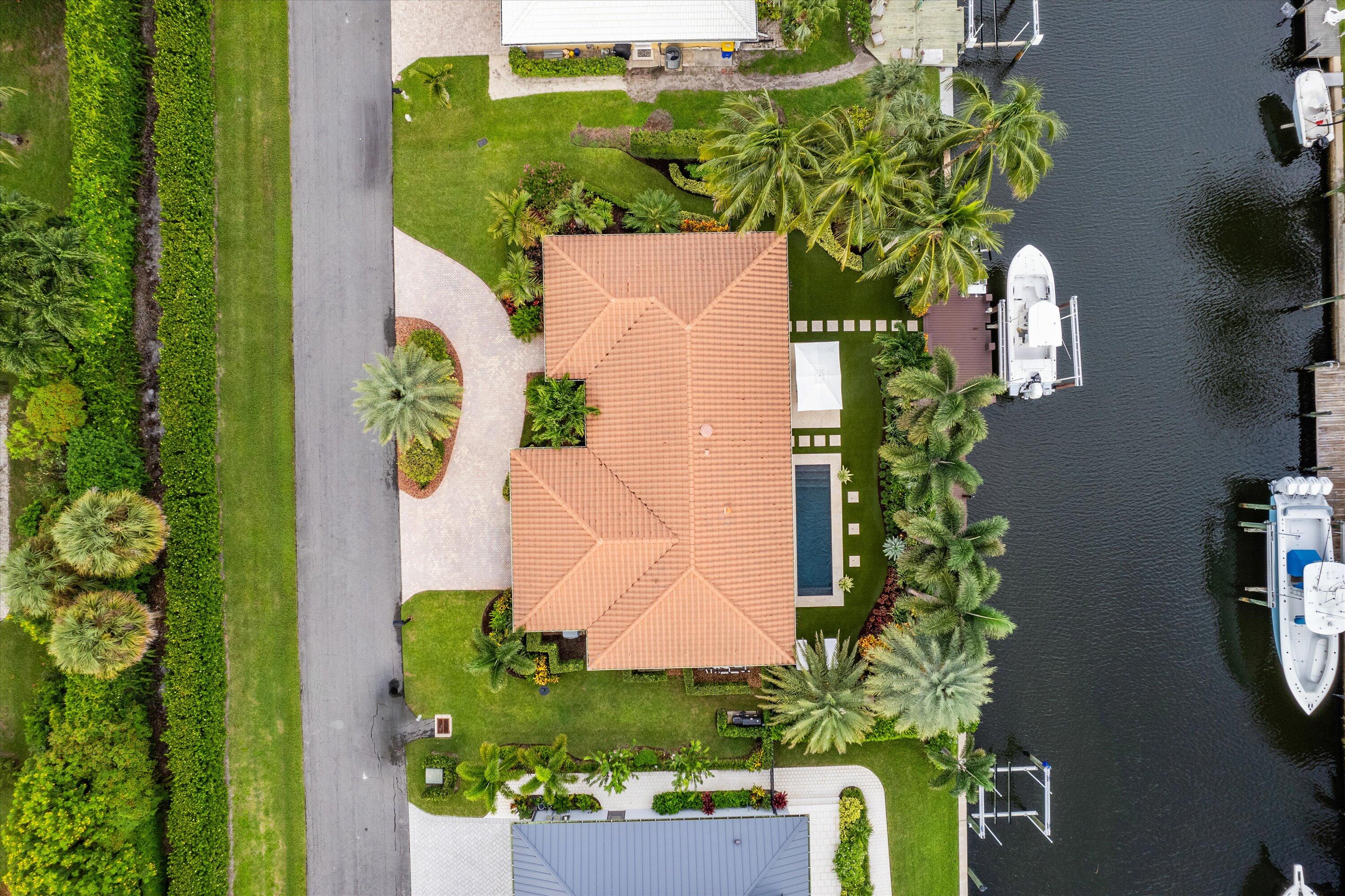 8884 SE Pelican Island Way