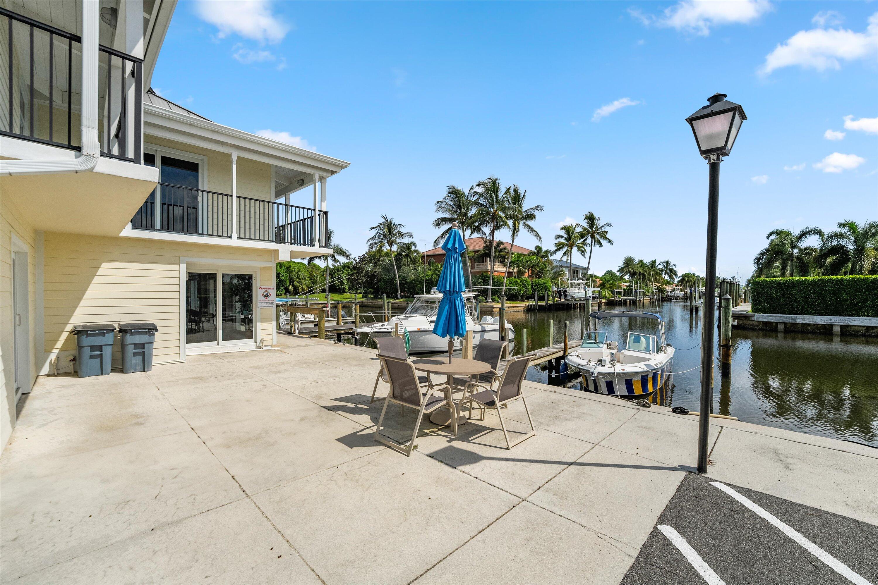 8884 SE Pelican Island Way