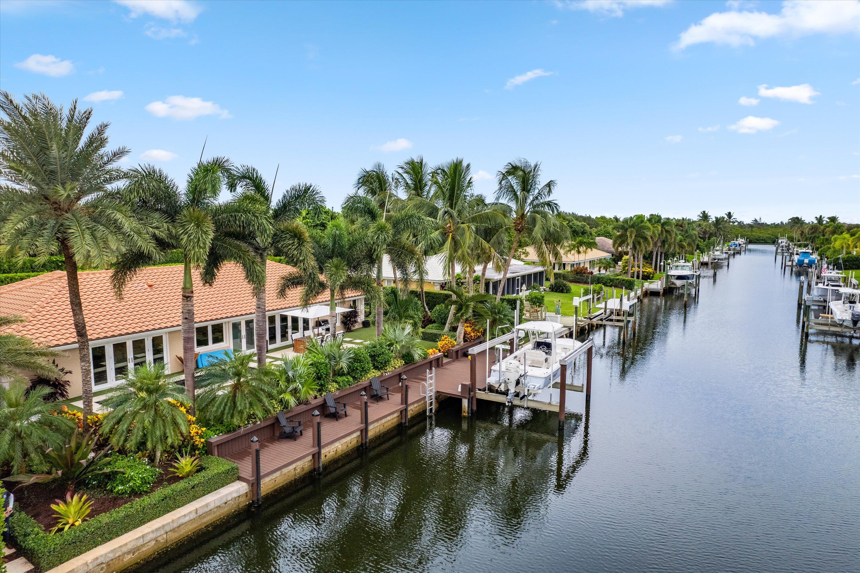 8884 SE Pelican Island Way