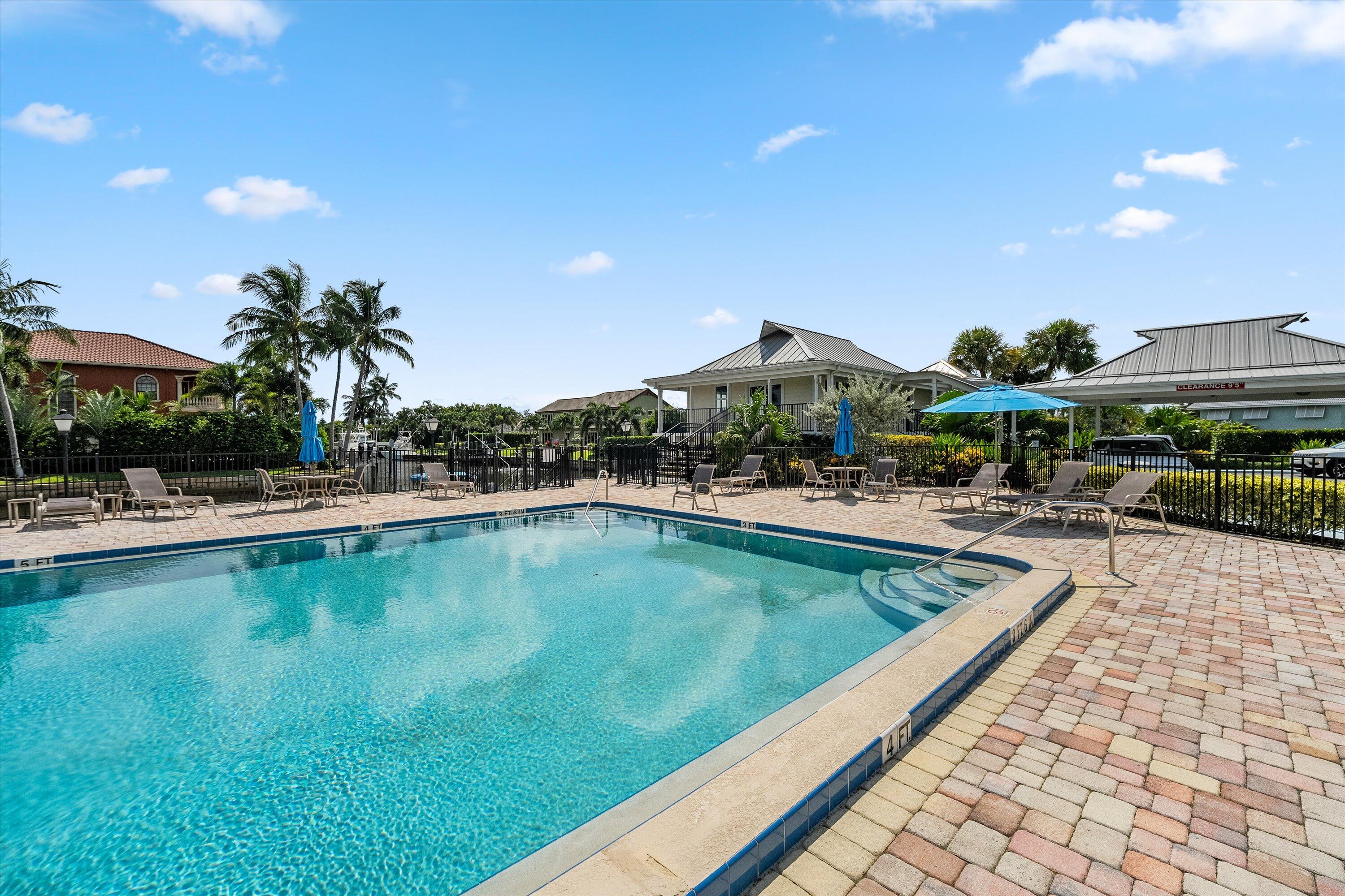 8884 SE Pelican Island Way