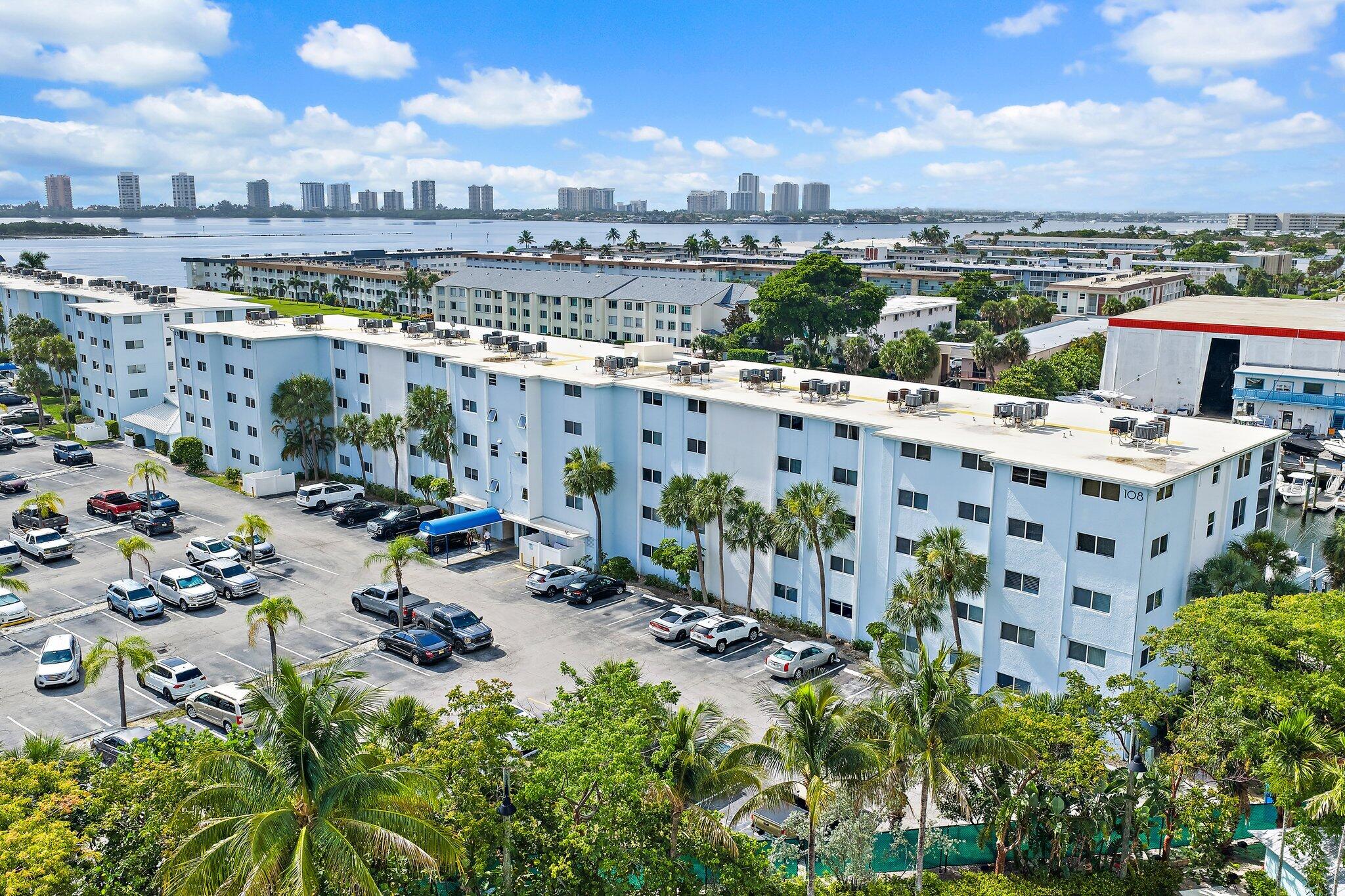 108 Paradise Harbour Boulevard 314