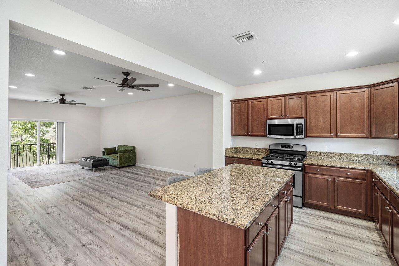 48 NW HAWTHORNE Place