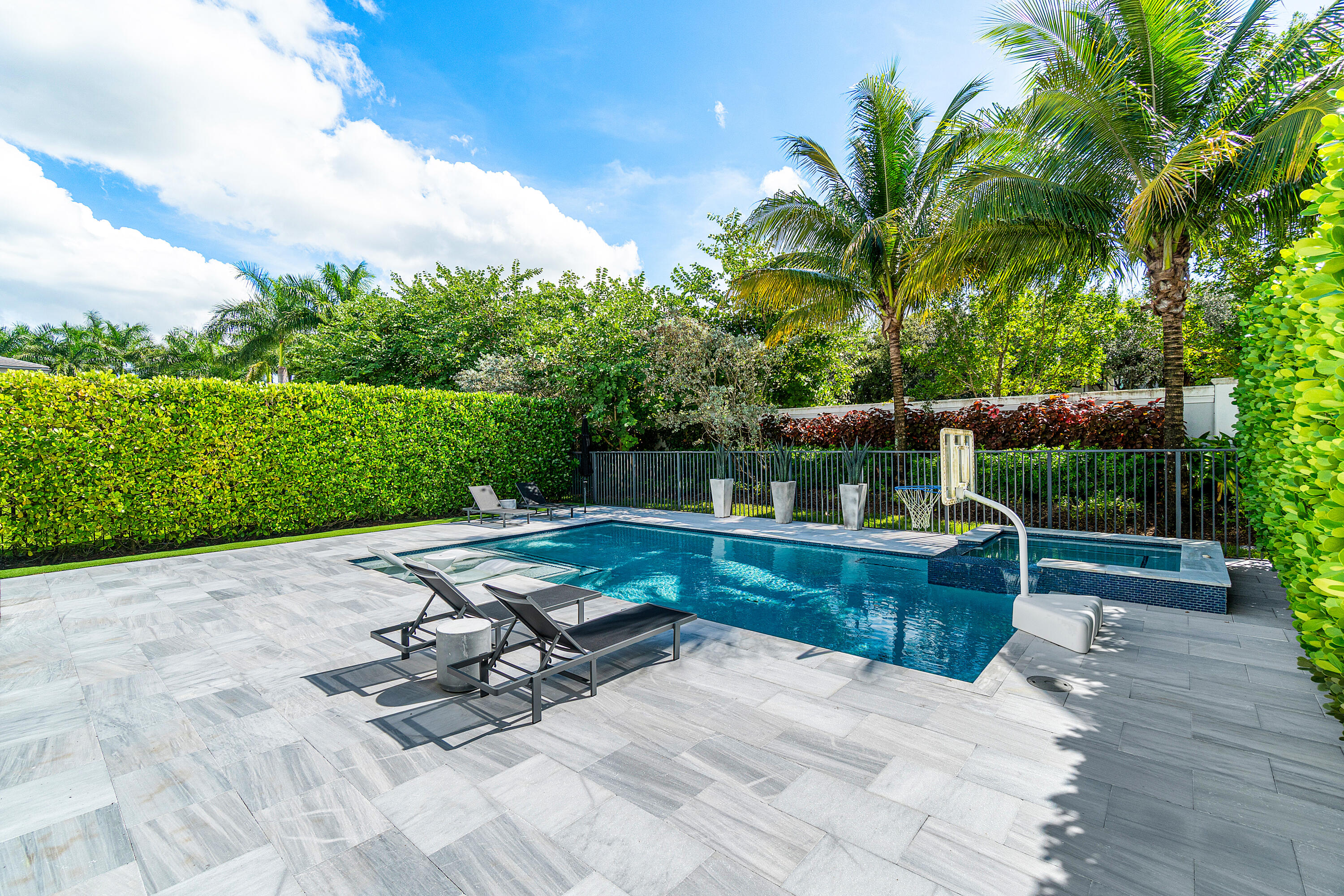 9006 Dulcetto Court