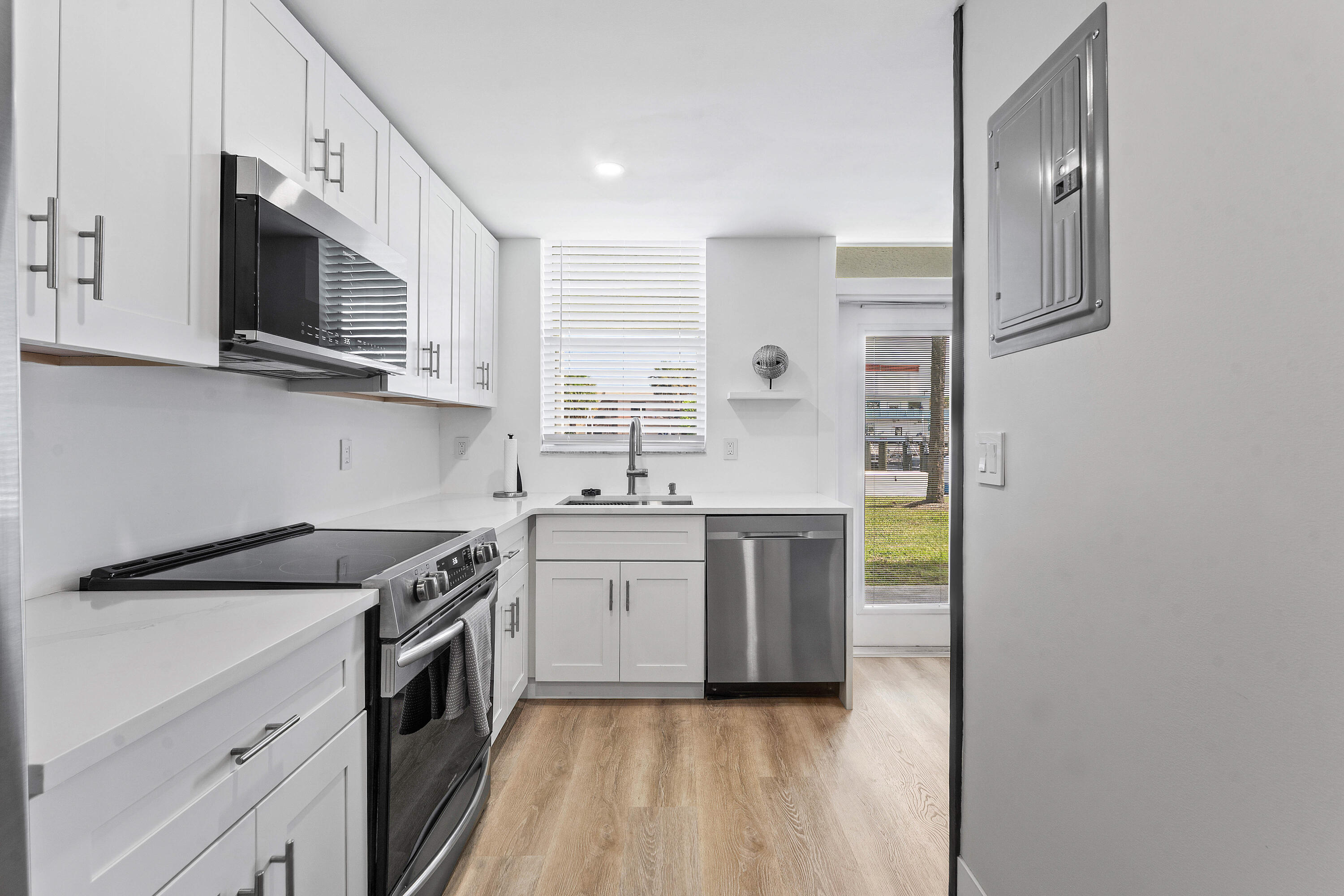 108 Paradise Harbour Boulevard 107