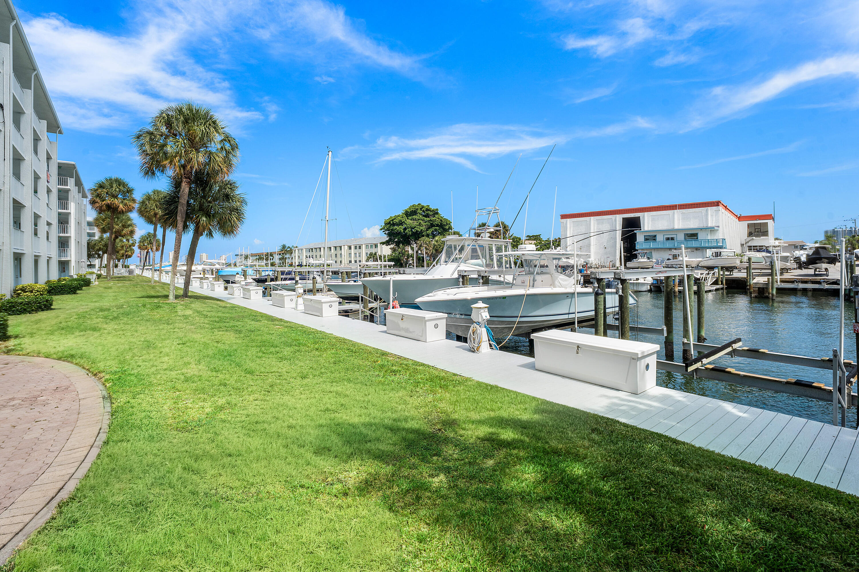 108 Paradise Harbour Boulevard 107