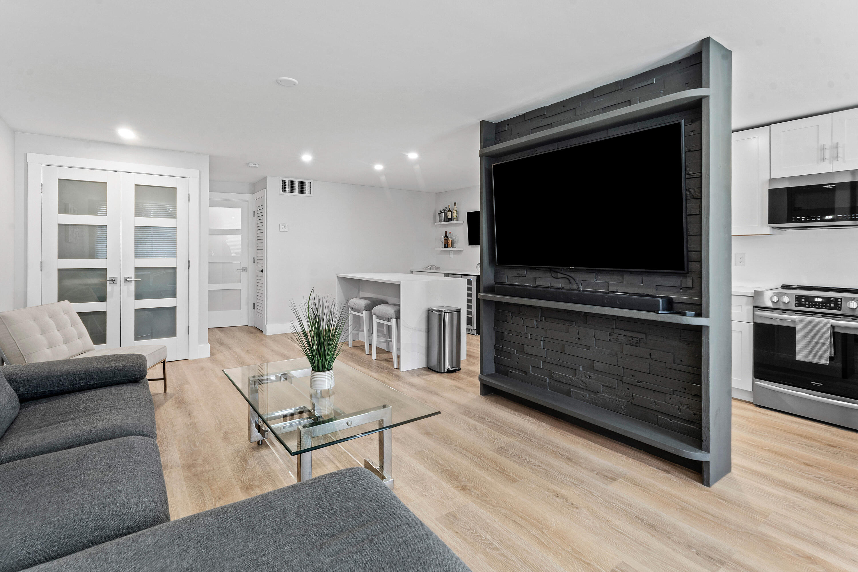 108 Paradise Harbour Boulevard 107
